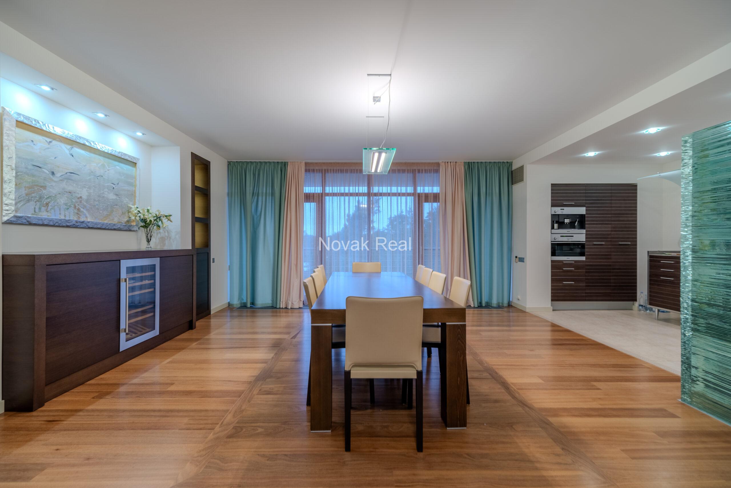 In a quiet part of Jurmala, an excellent spacious apartment is for sale on the 1st line to the sea in the famous complex “Marienbad”