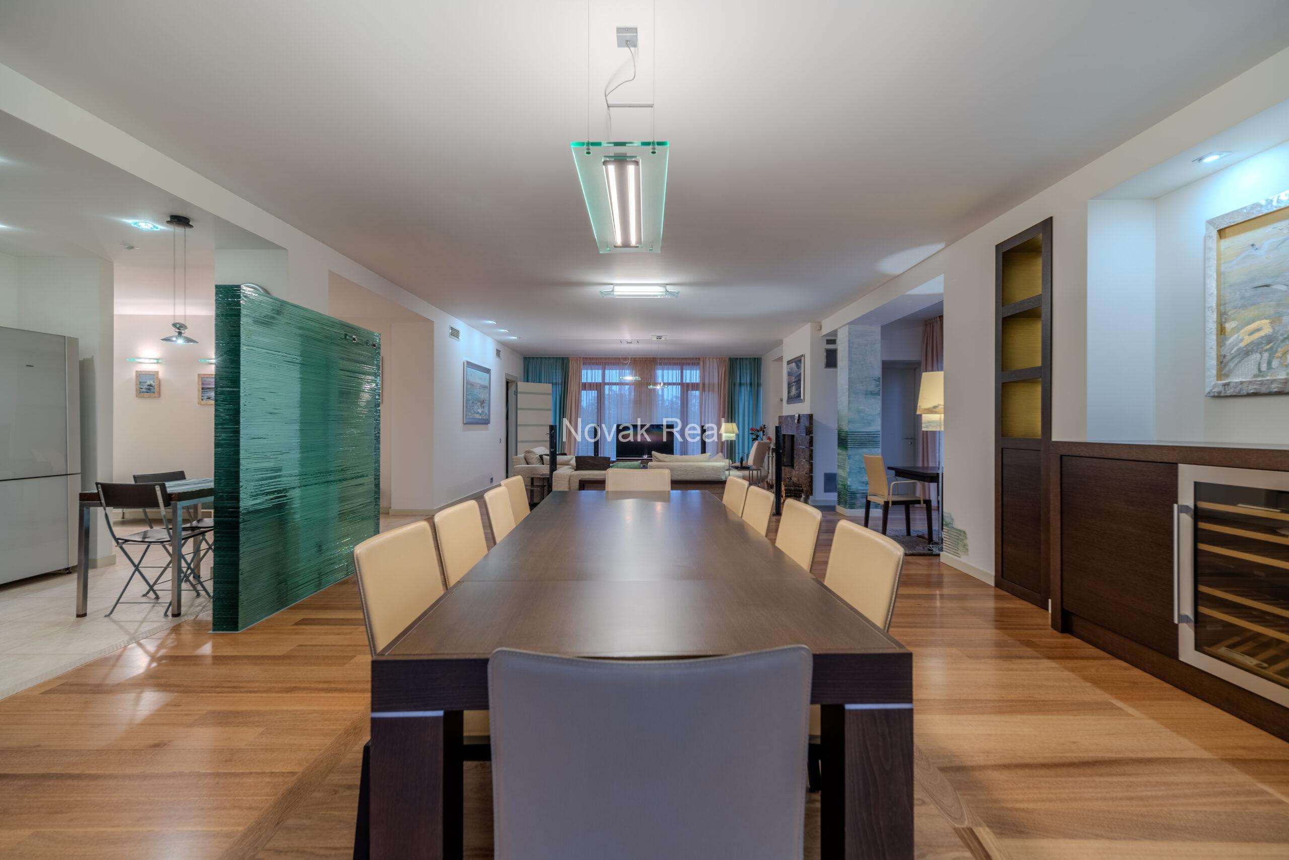 In a quiet part of Jurmala, an excellent spacious apartment is for sale on the 1st line to the sea in the famous complex “Marienbad”