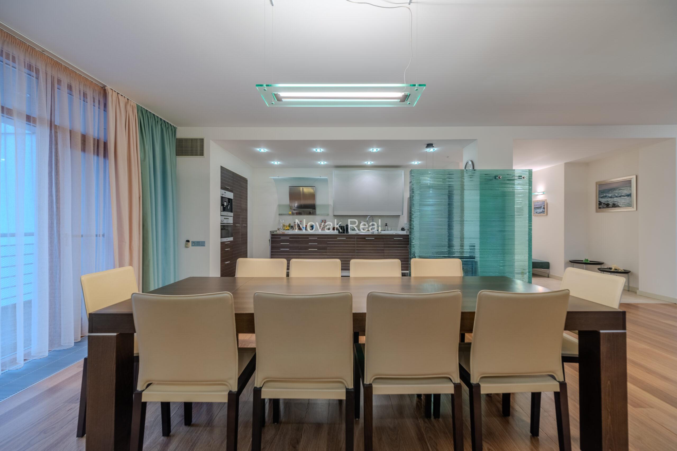In a quiet part of Jurmala, an excellent spacious apartment is for sale on the 1st line to the sea in the famous complex “Marienbad”