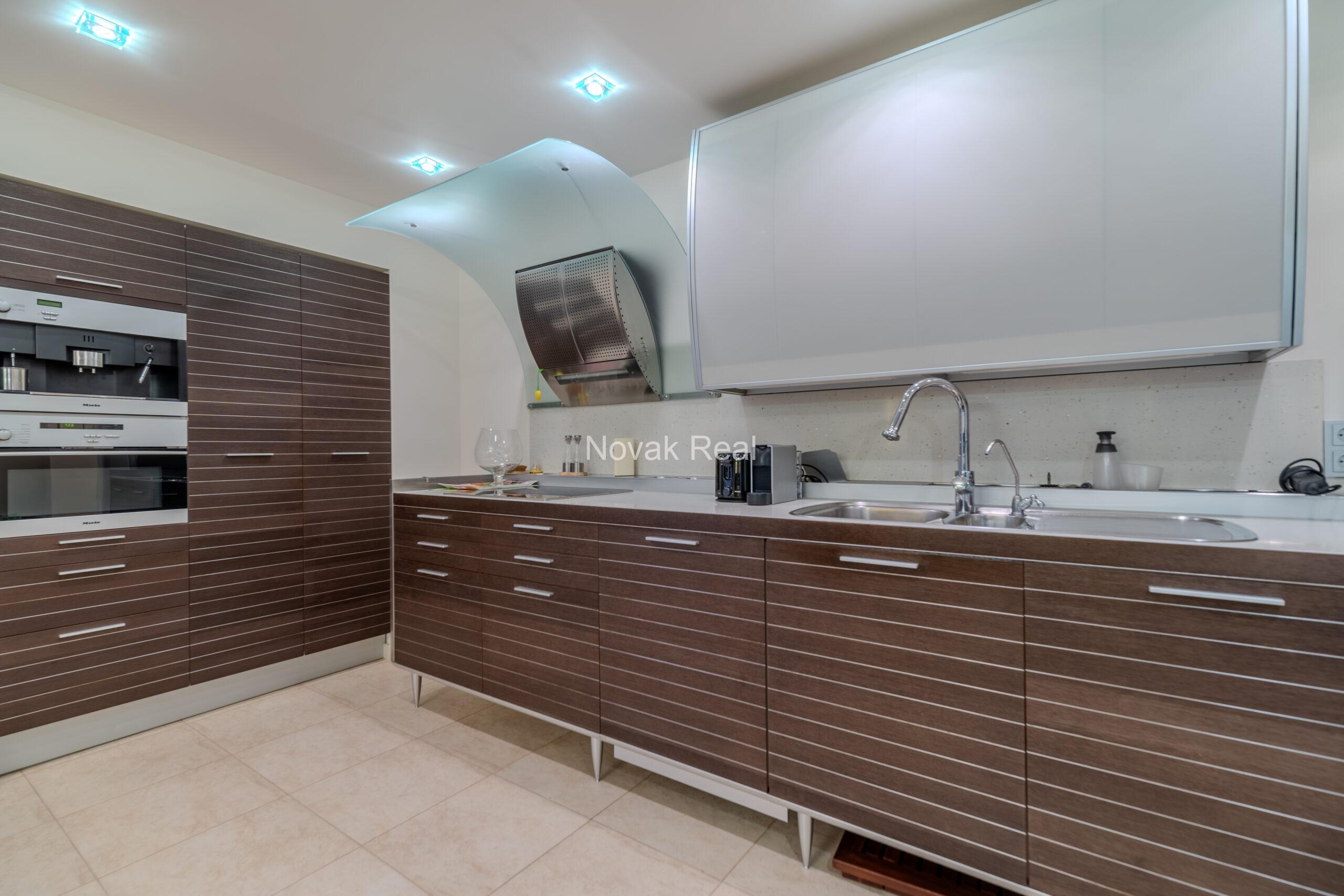 In a quiet part of Jurmala, an excellent spacious apartment is for sale on the 1st line to the sea in the famous complex “Marienbad”