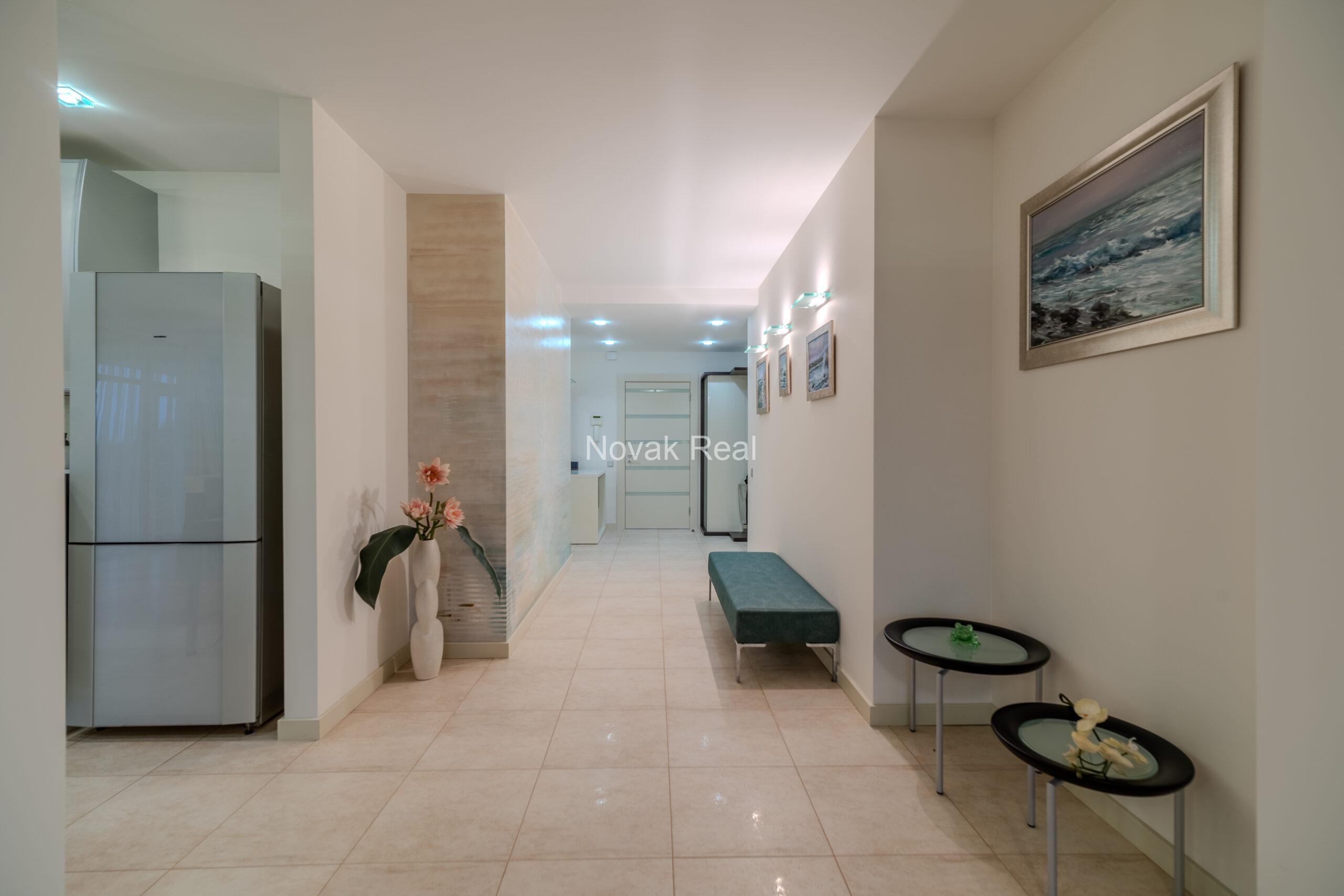 In a quiet part of Jurmala, an excellent spacious apartment is for sale on the 1st line to the sea in the famous complex “Marienbad”