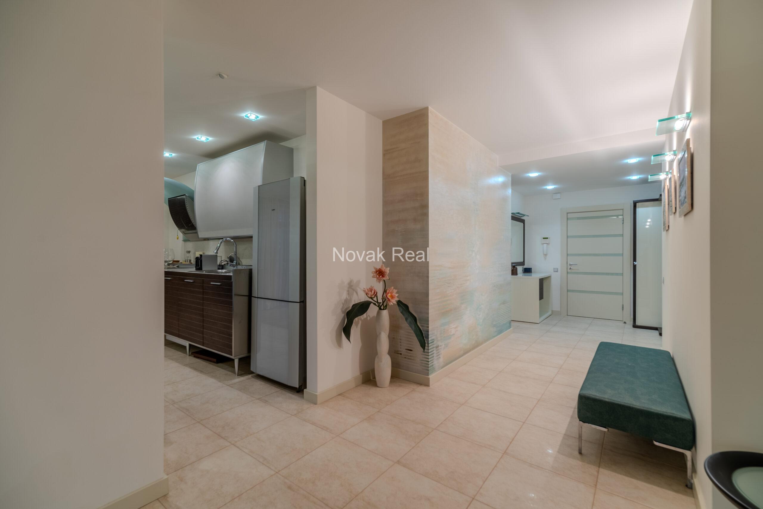 In a quiet part of Jurmala, an excellent spacious apartment is for sale on the 1st line to the sea in the famous complex “Marienbad”