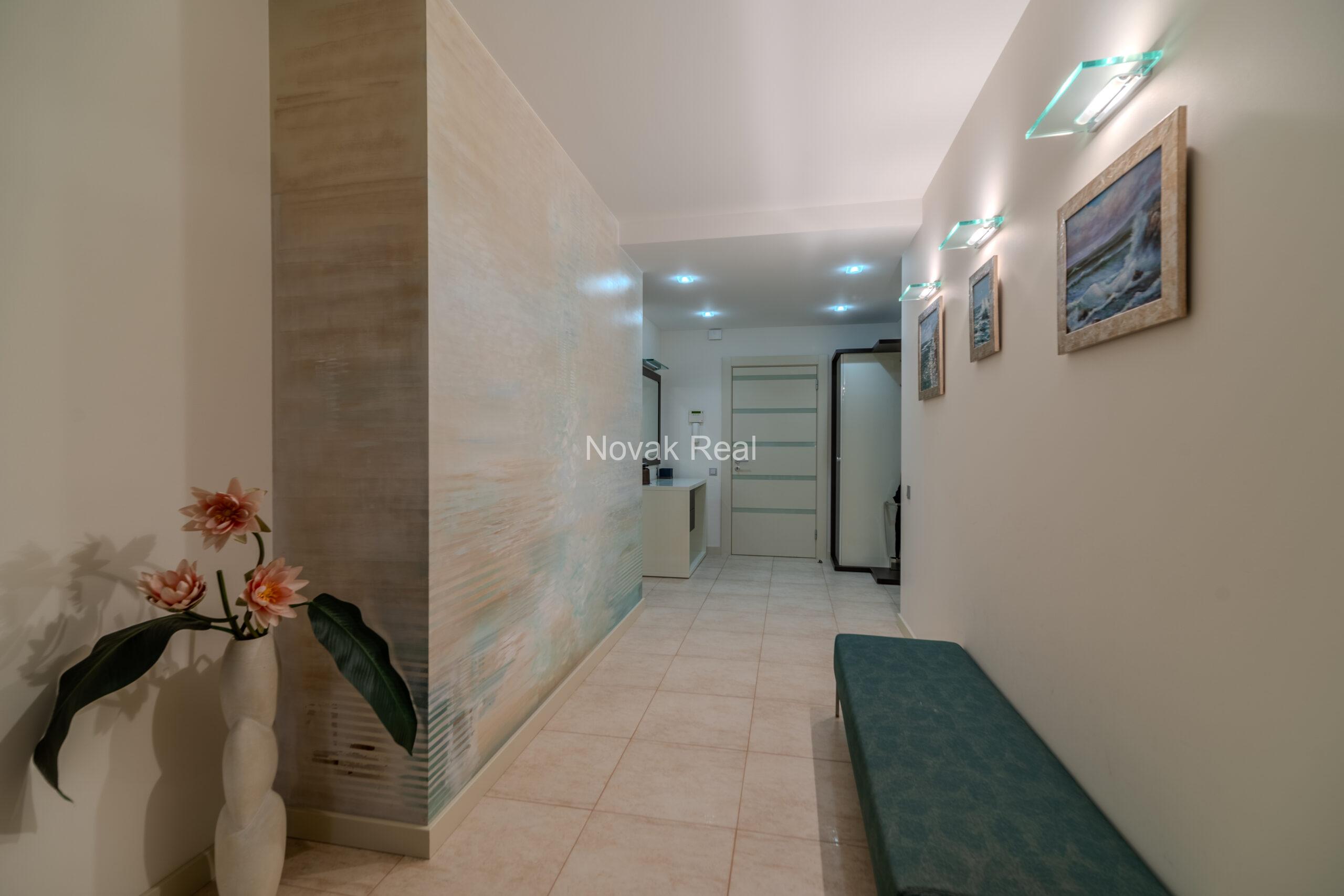 In a quiet part of Jurmala, an excellent spacious apartment is for sale on the 1st line to the sea in the famous complex “Marienbad”