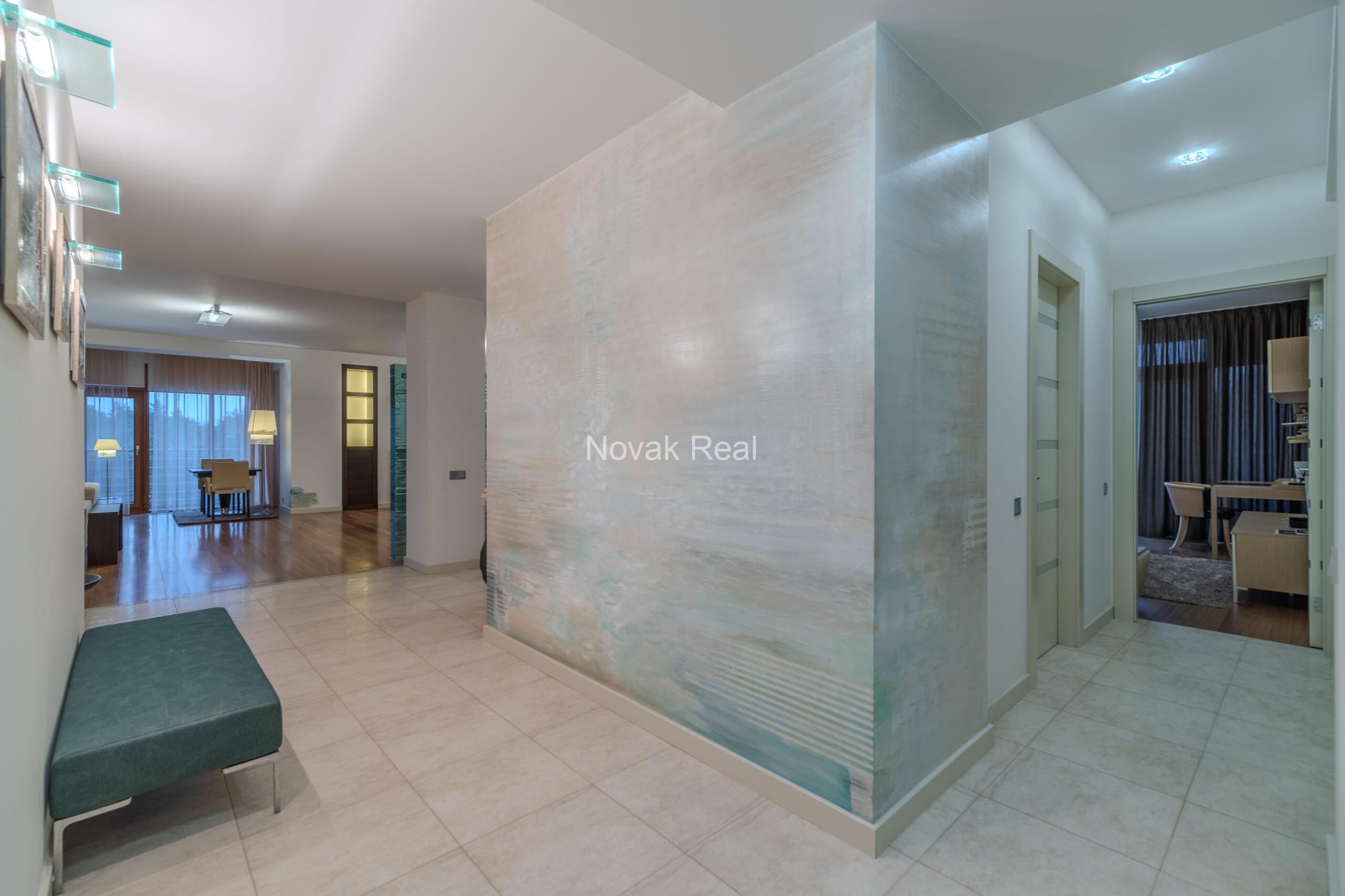 In a quiet part of Jurmala, an excellent spacious apartment is for sale on the 1st line to the sea in the famous complex “Marienbad”