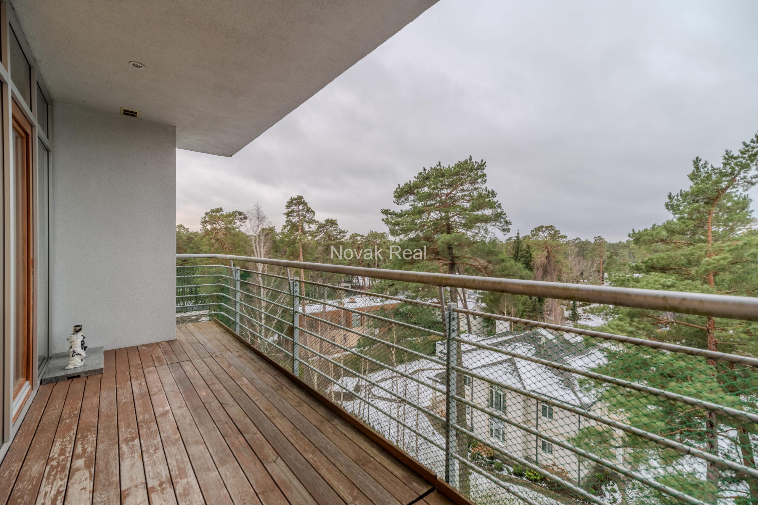 In a quiet part of Jurmala, an excellent spacious apartment is for sale on the 1st line to the sea in the famous complex “Marienbad”