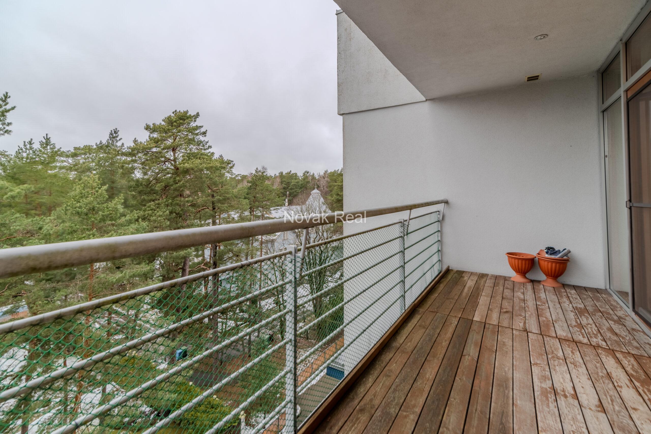 In a quiet part of Jurmala, an excellent spacious apartment is for sale on the 1st line to the sea in the famous complex “Marienbad”
