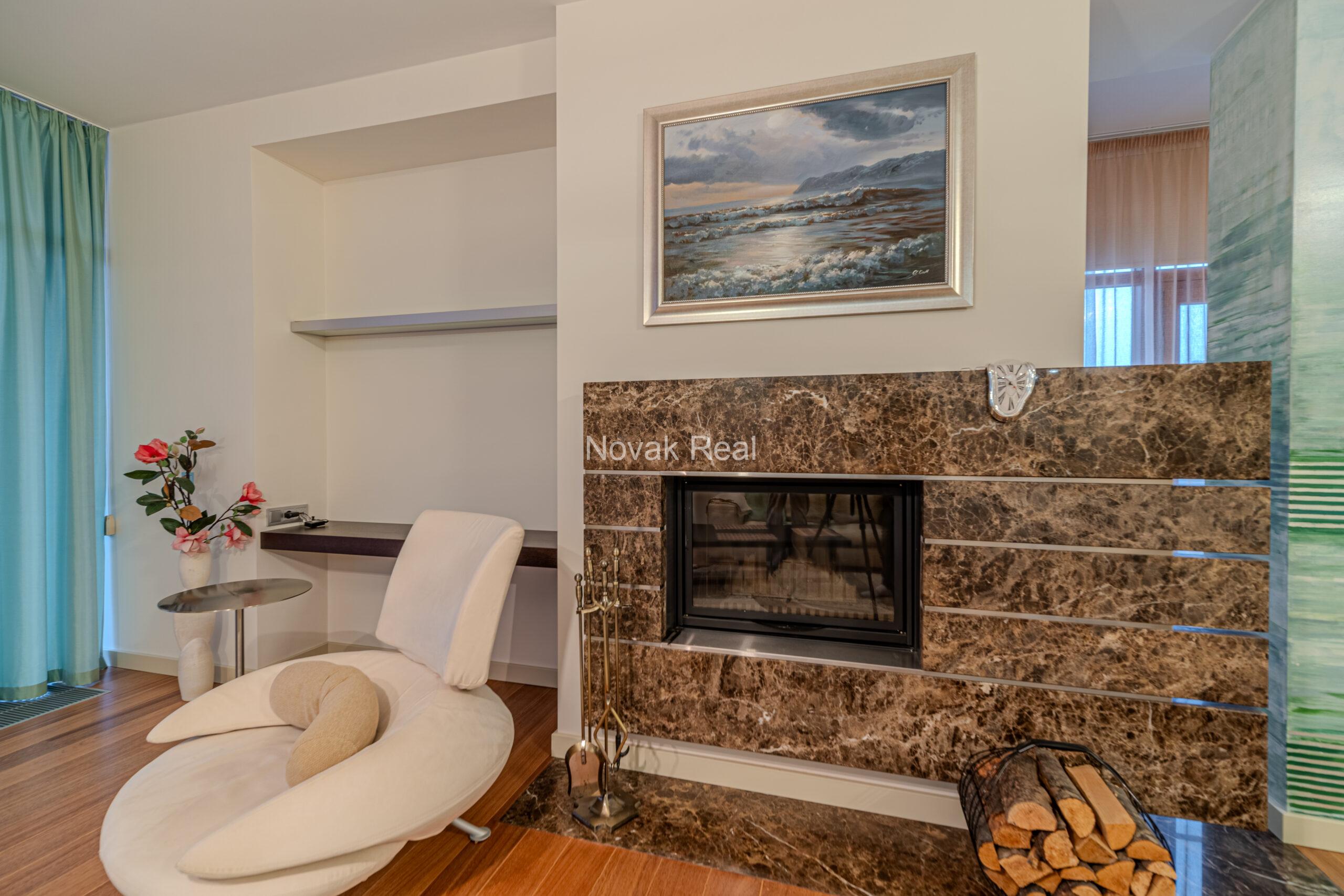 In a quiet part of Jurmala, an excellent spacious apartment is for sale on the 1st line to the sea in the famous complex “Marienbad”