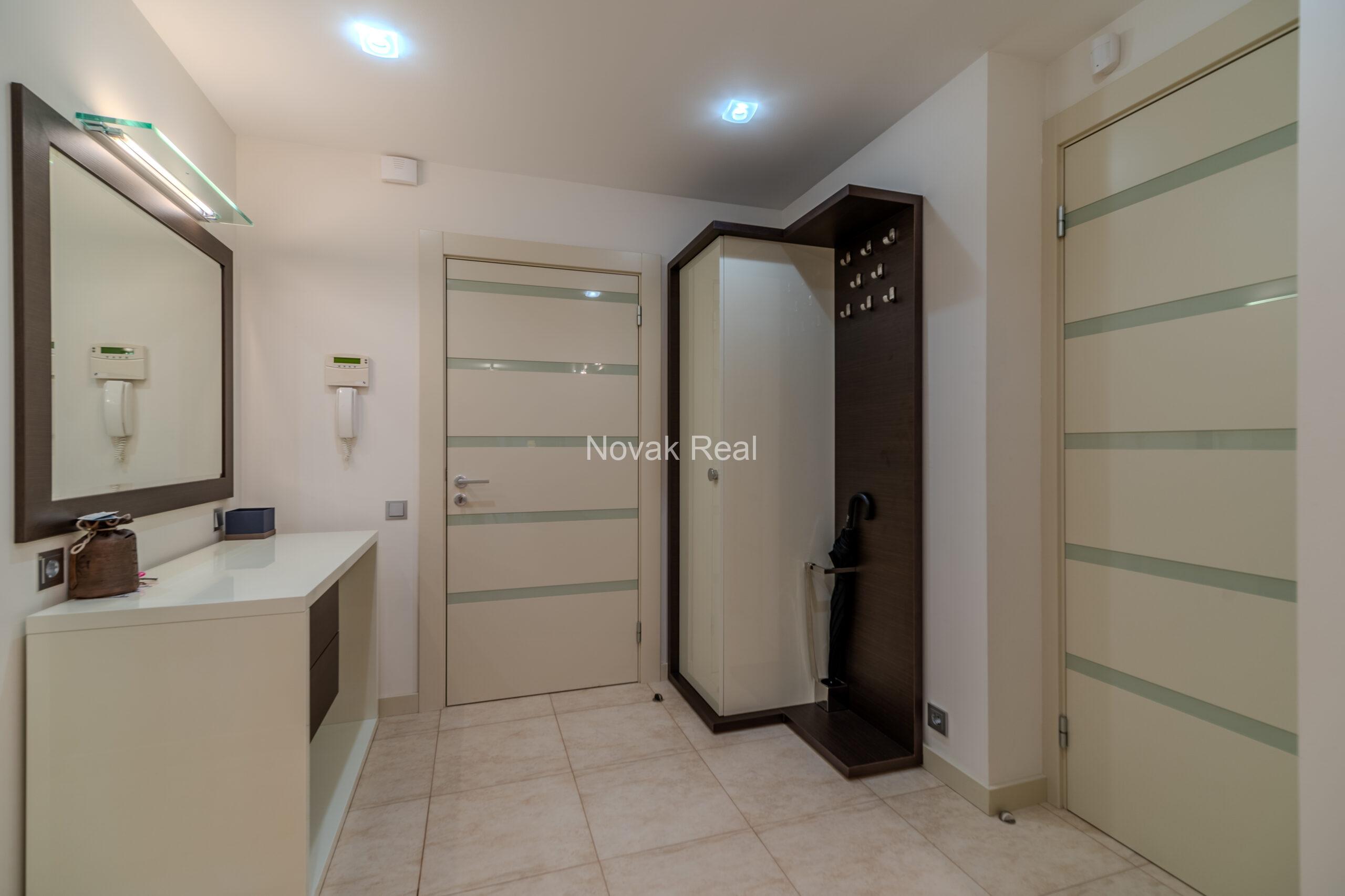In a quiet part of Jurmala, an excellent spacious apartment is for sale on the 1st line to the sea in the famous complex “Marienbad”