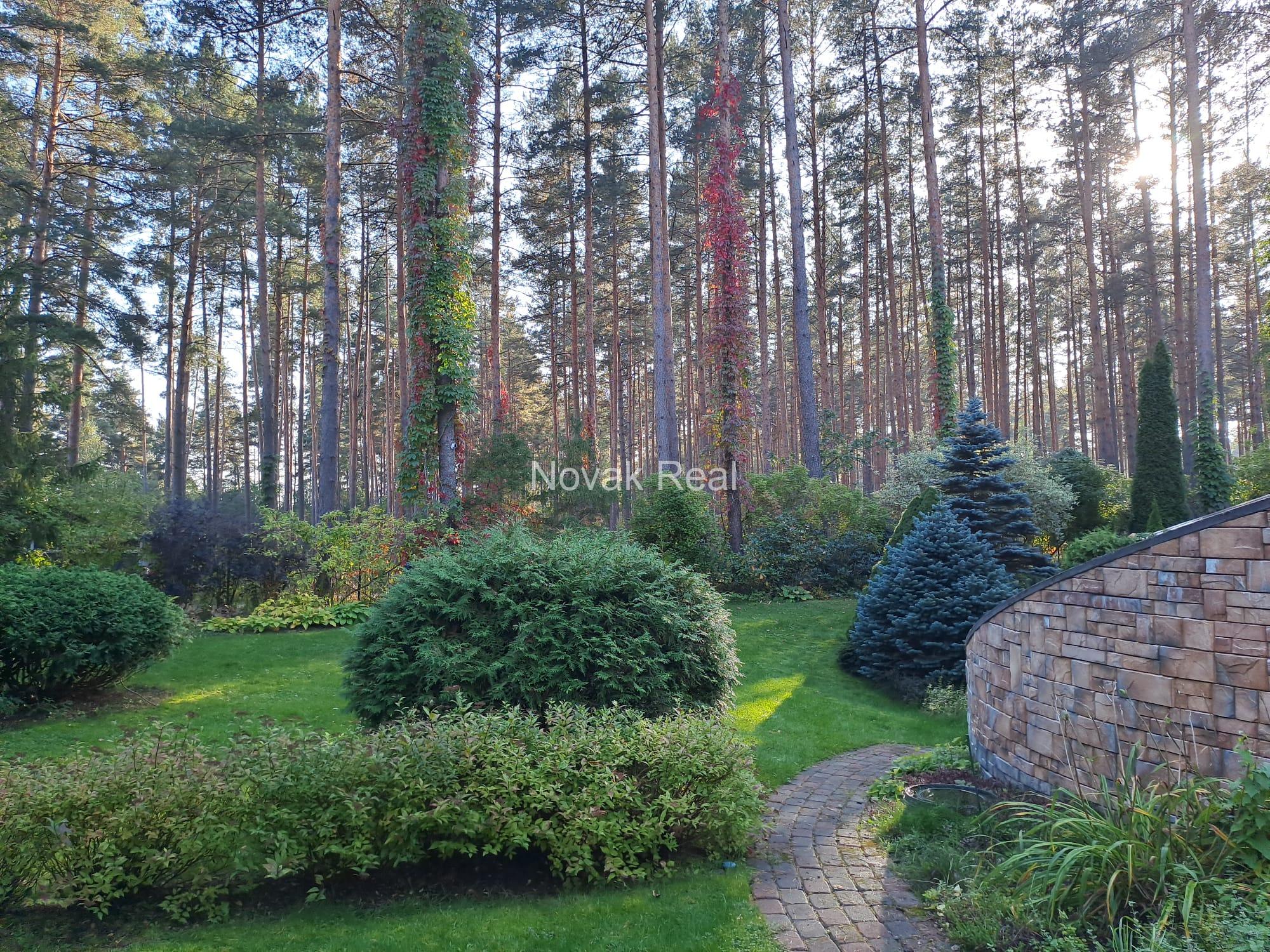 Savrupmāja pie Baltā ezera (Baltezers)
