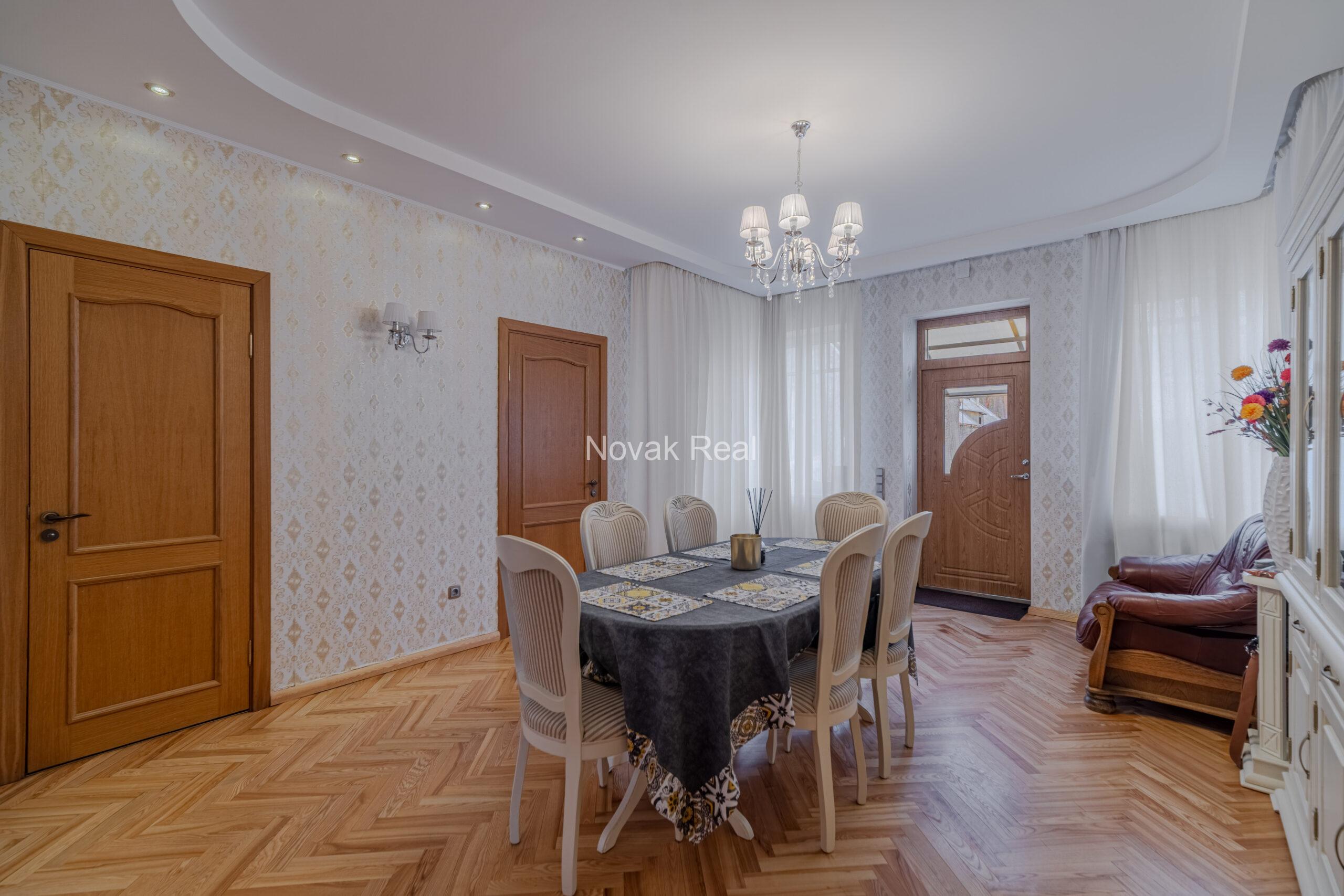 A cozy house with 4 bedrooms is for sale