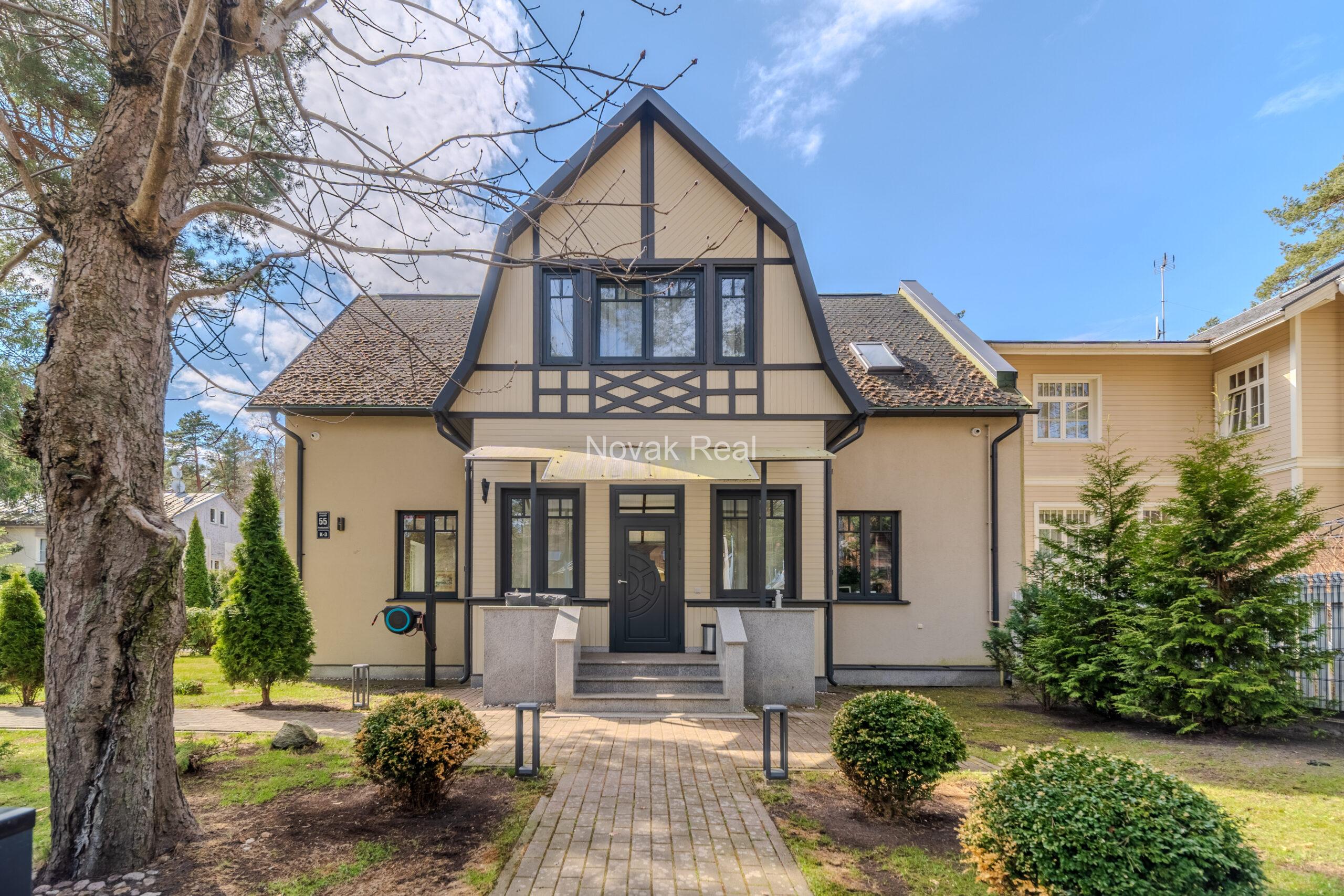 A cozy house with 4 bedrooms is for sale