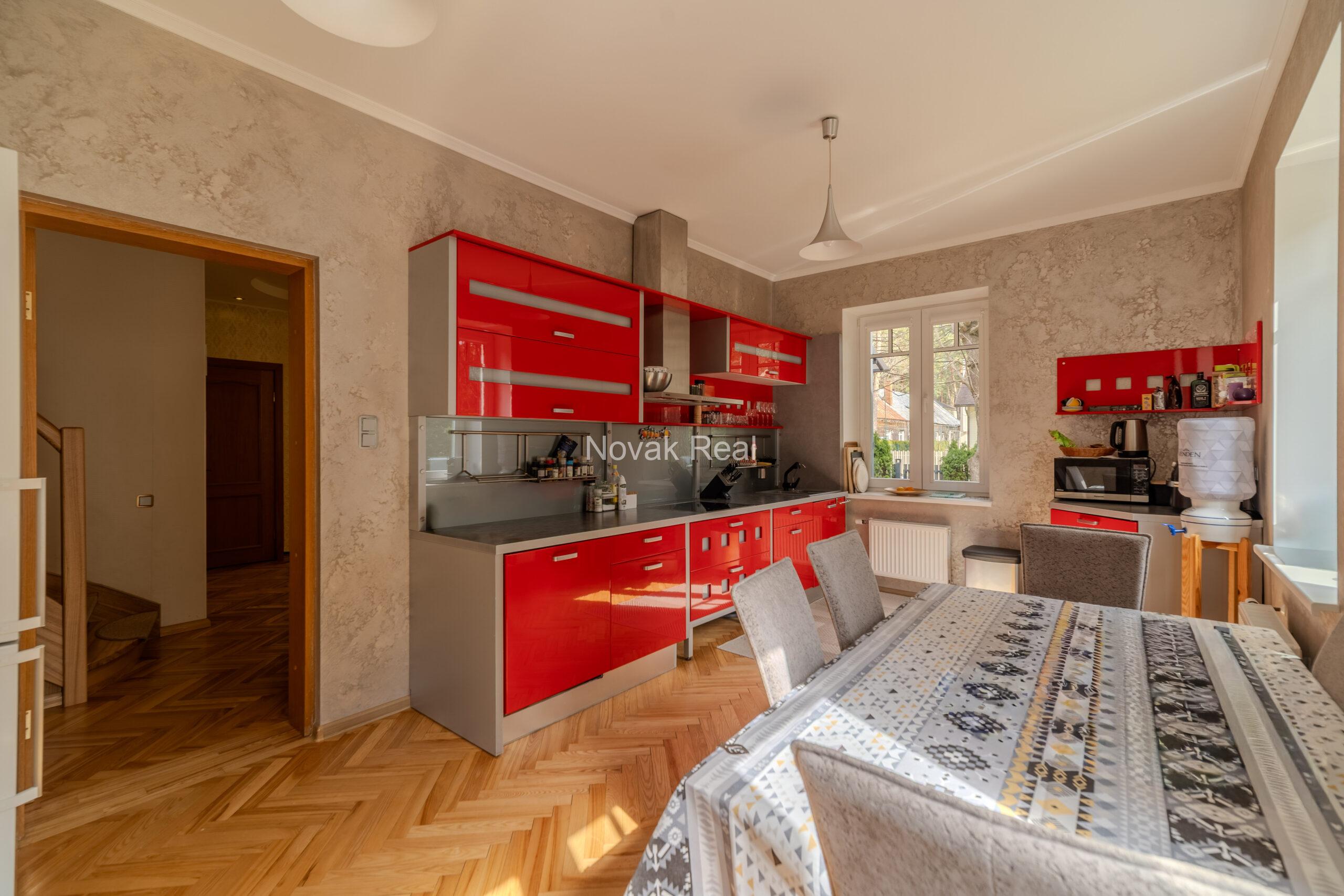 A cozy house with 4 bedrooms is for sale