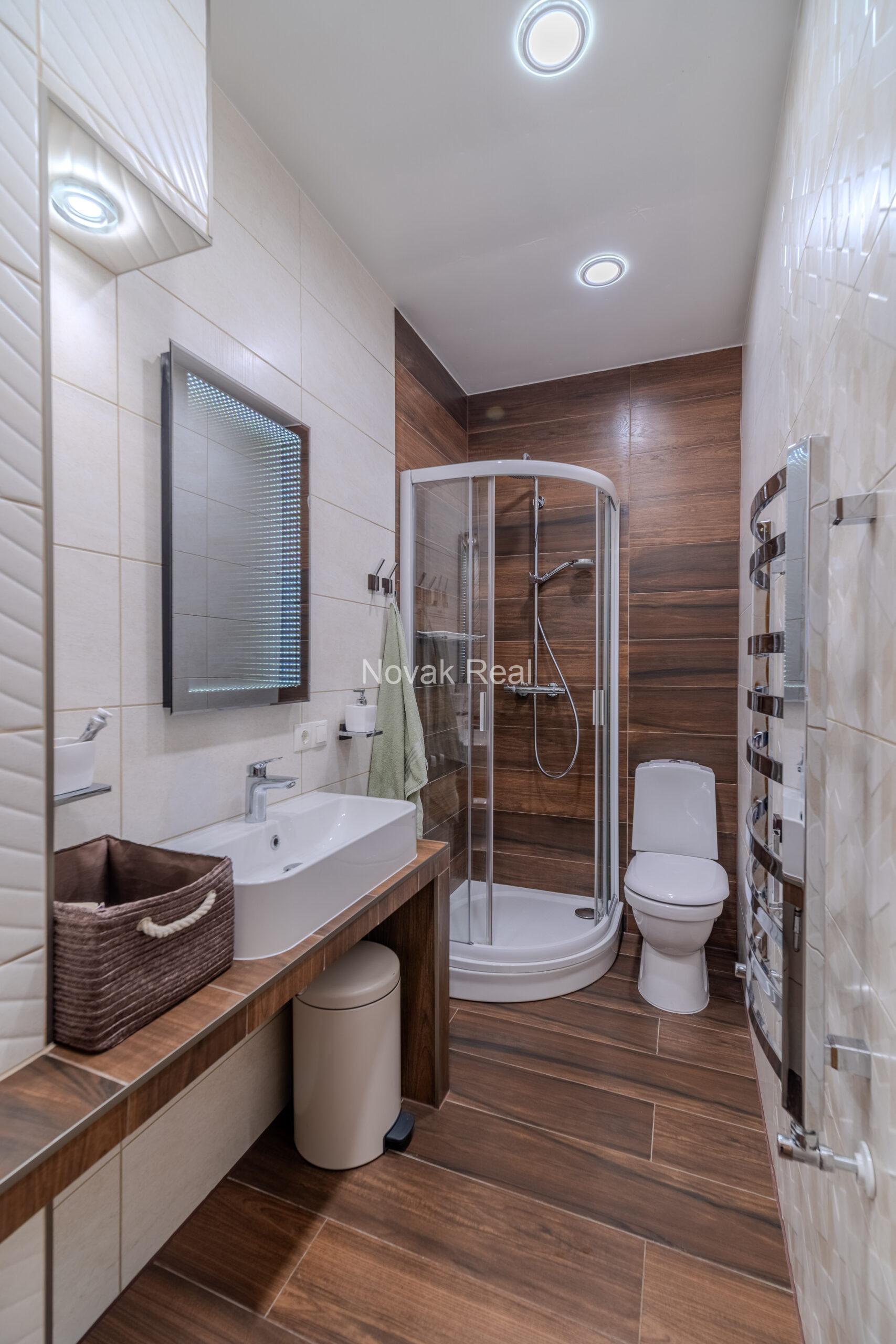 A cozy house with 4 bedrooms is for sale