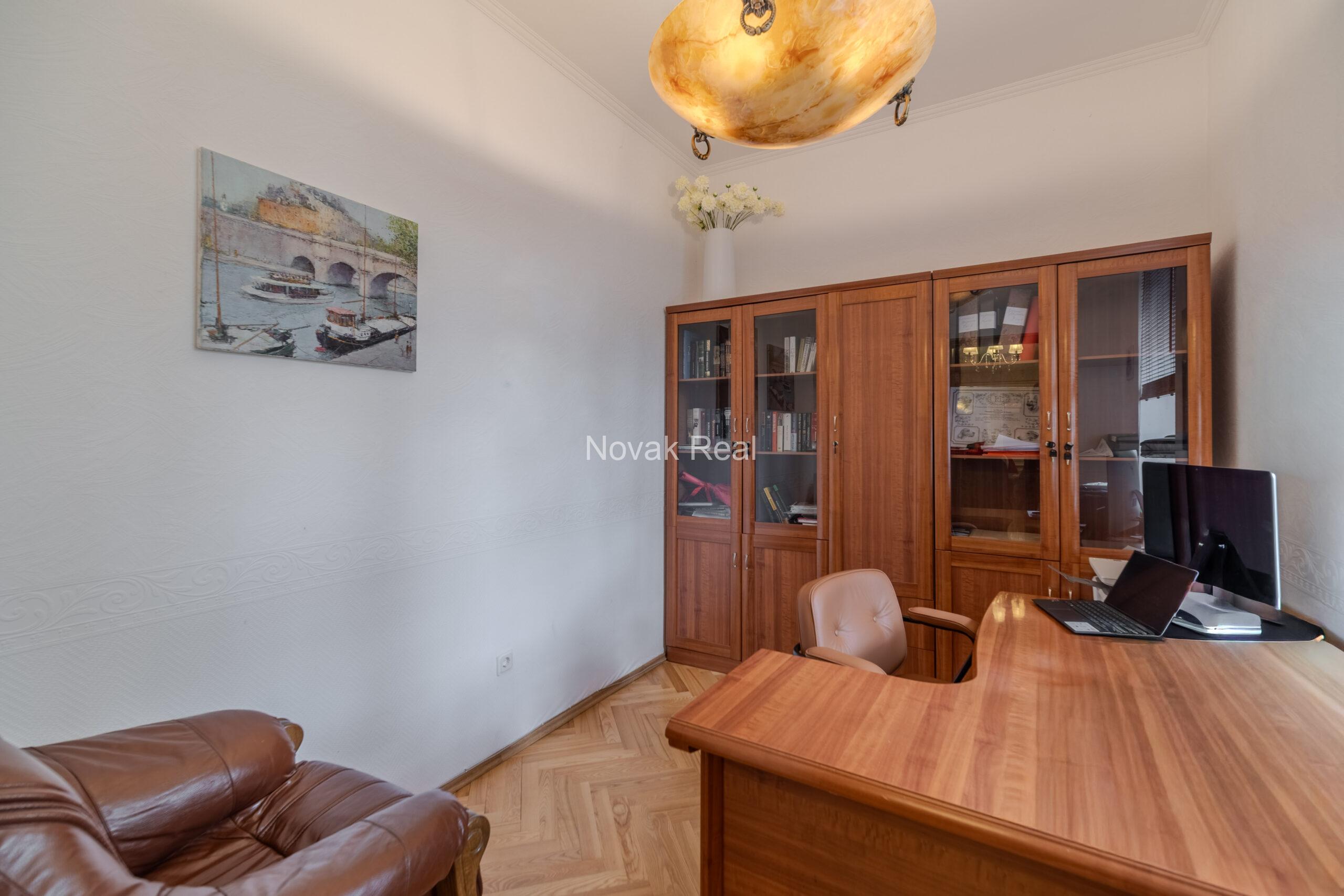 A cozy house with 4 bedrooms is for sale