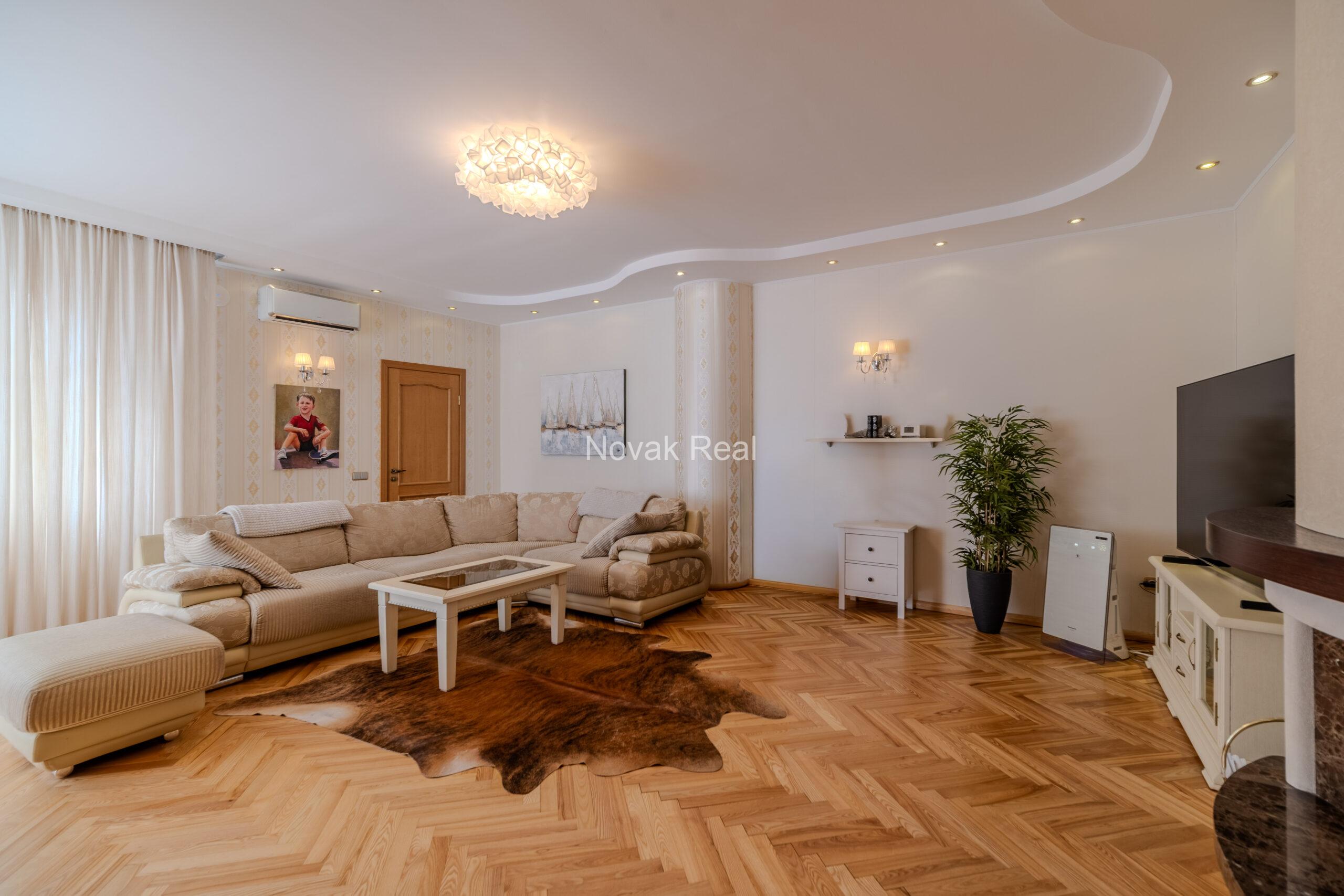 A cozy house with 4 bedrooms is for sale