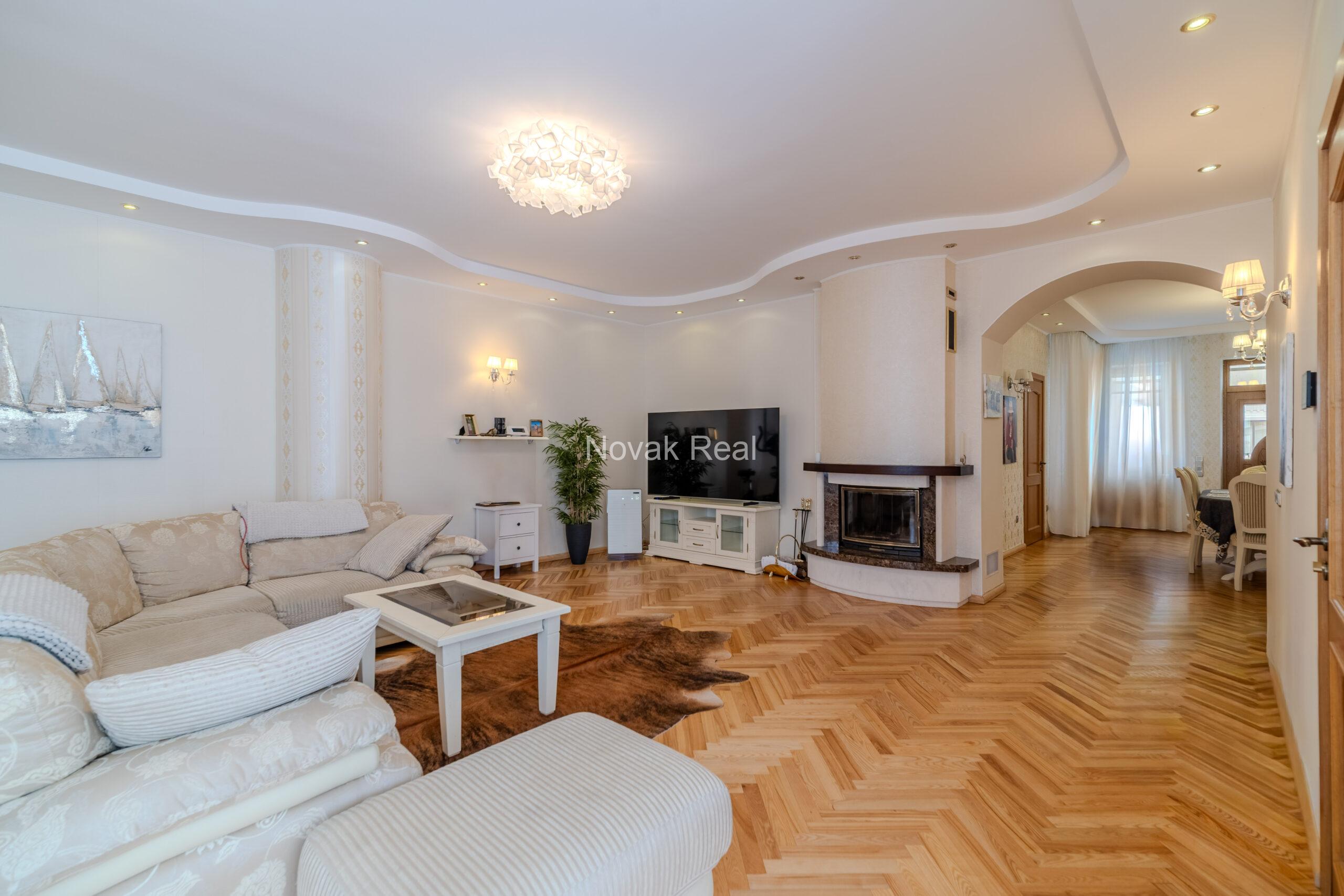 A cozy house with 4 bedrooms is for sale