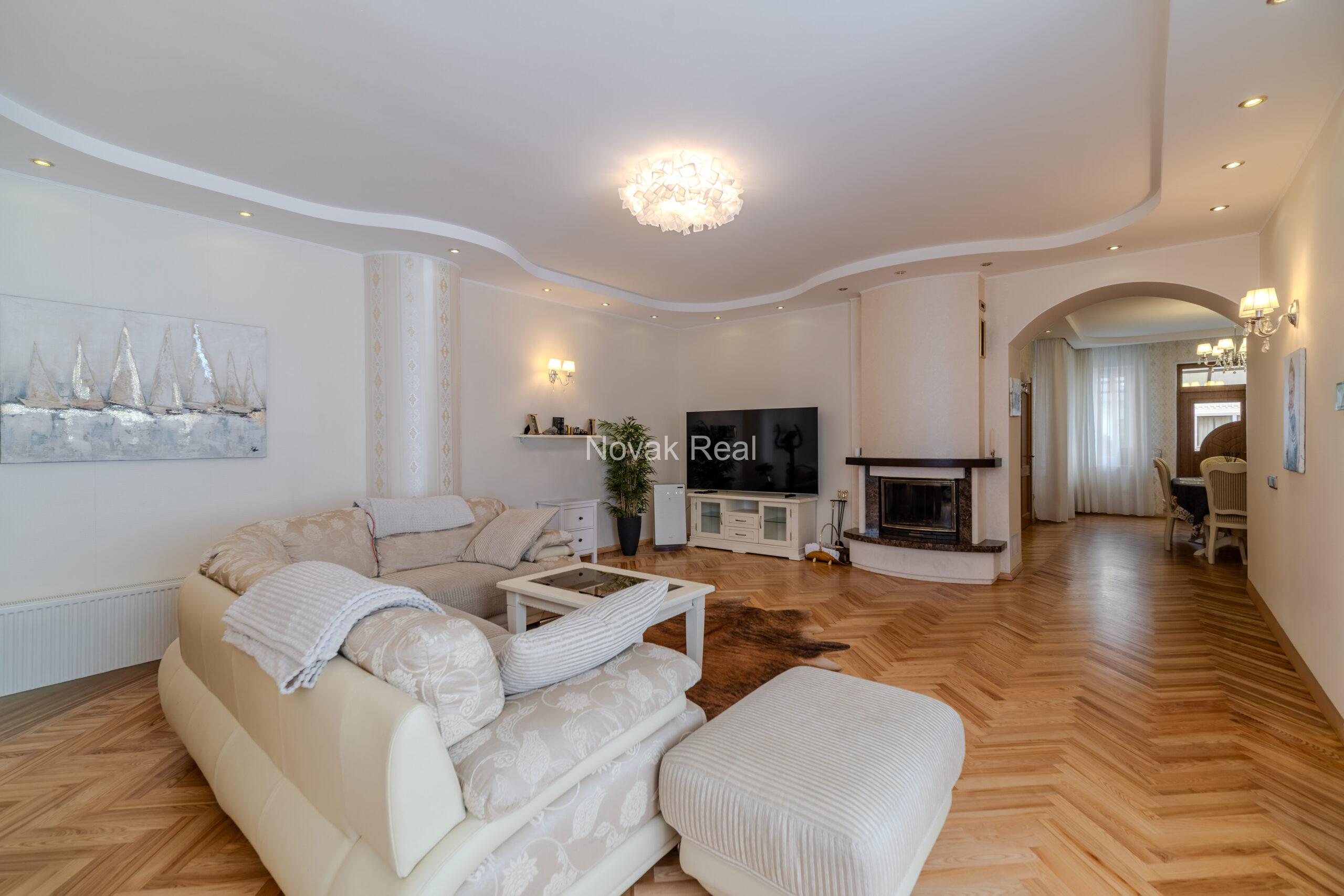 A cozy house with 4 bedrooms is for sale