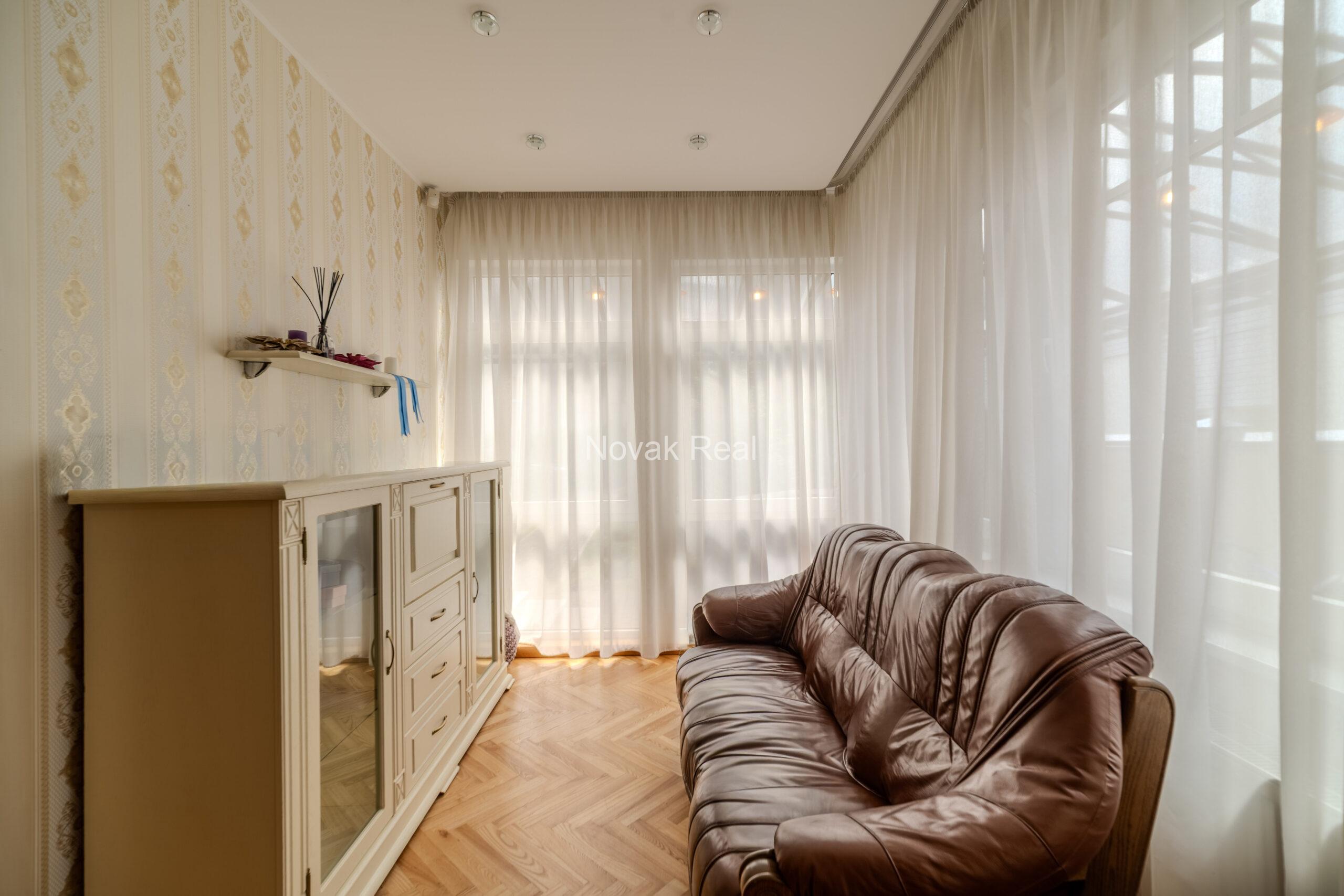 A cozy house with 4 bedrooms is for sale