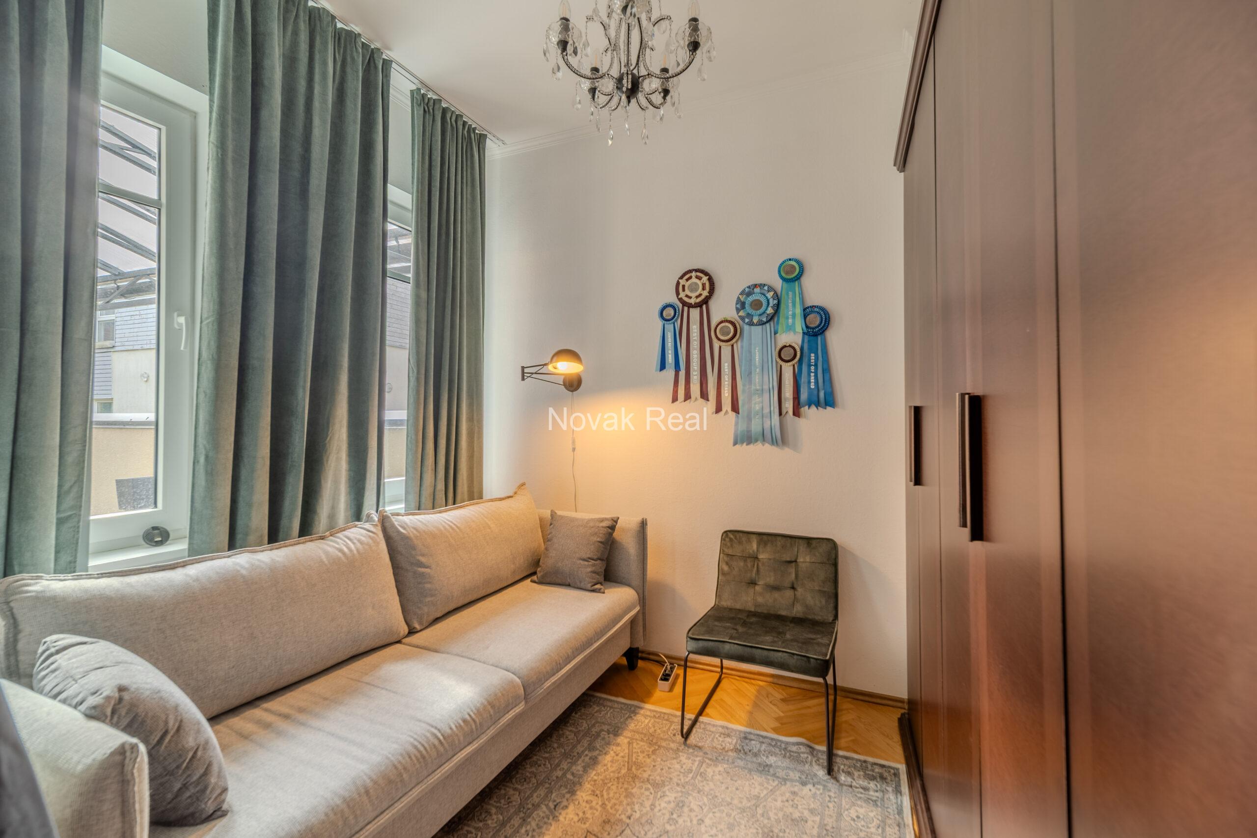 A cozy house with 4 bedrooms is for sale