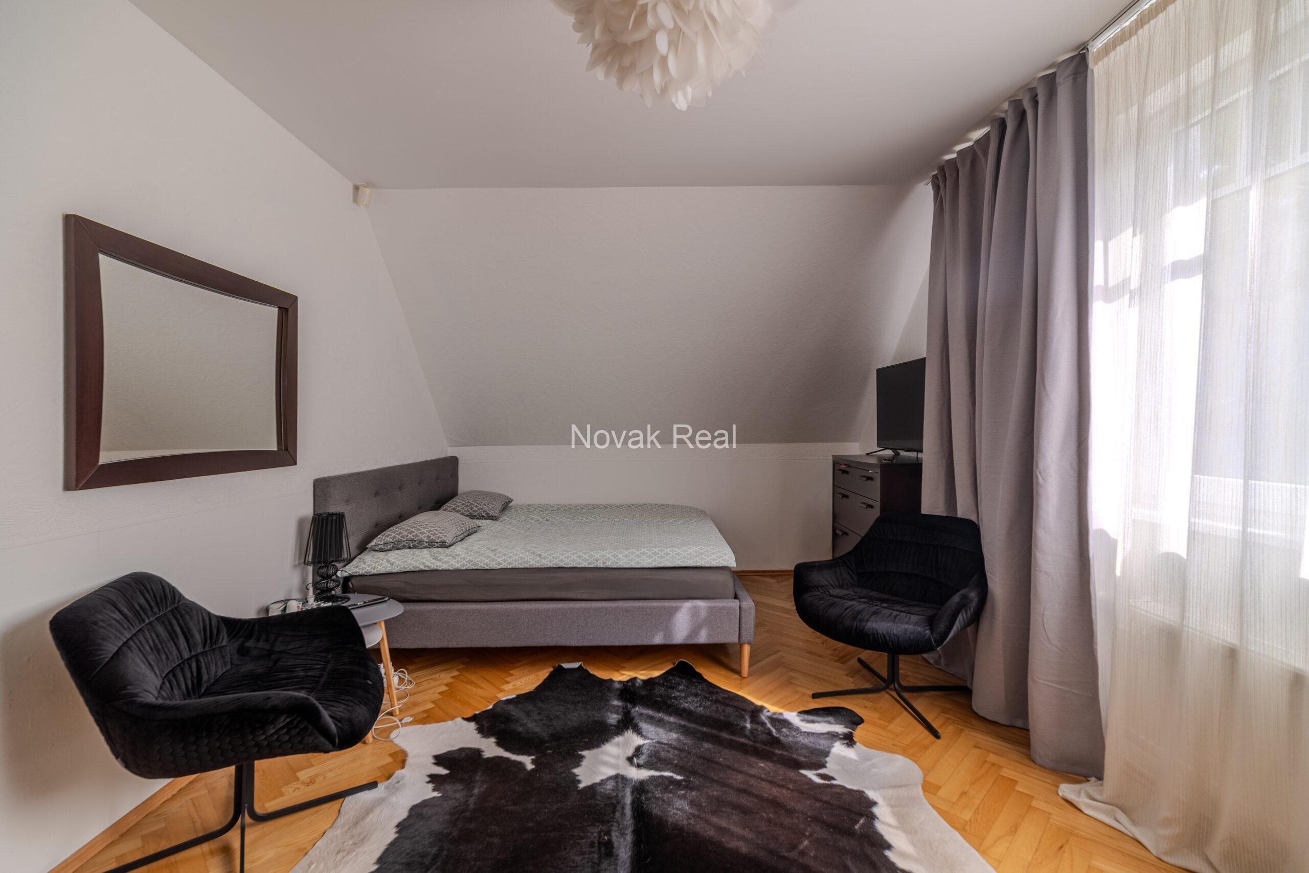 A cozy house with 4 bedrooms is for sale