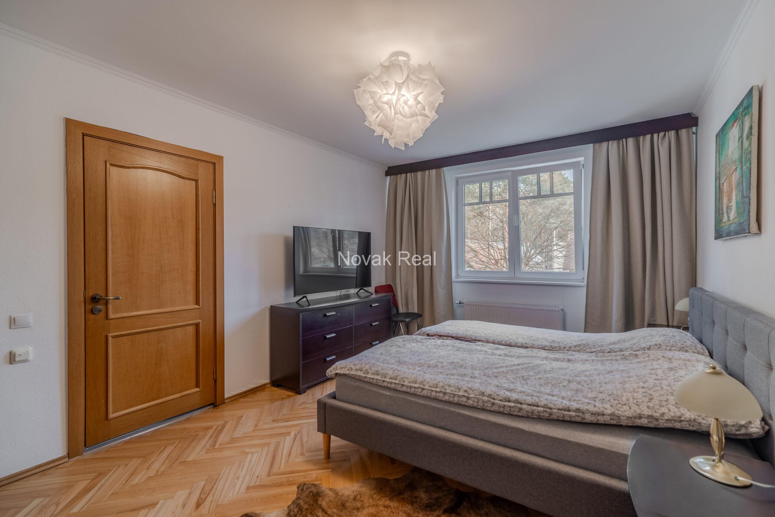 A cozy house with 4 bedrooms is for sale