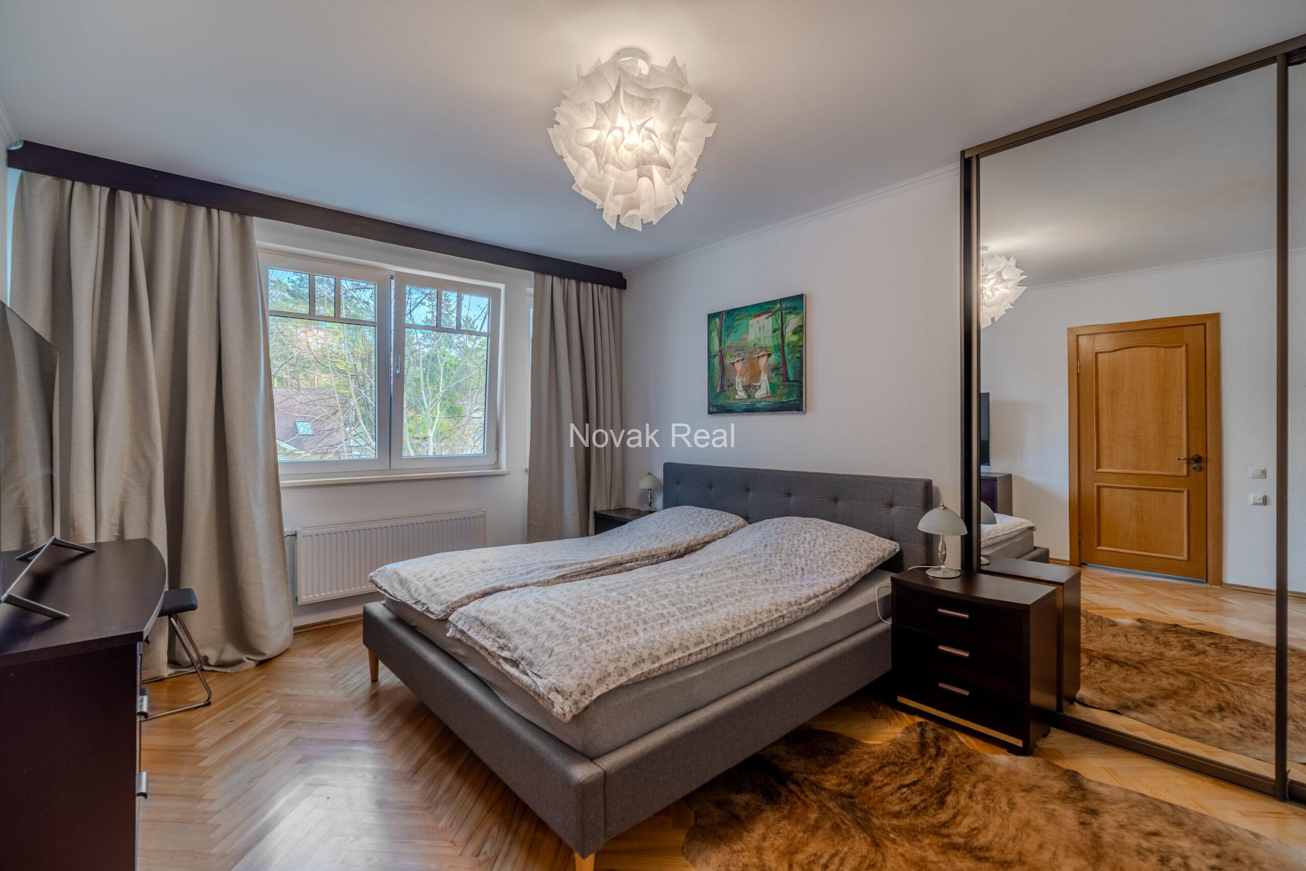 A cozy house with 4 bedrooms is for sale