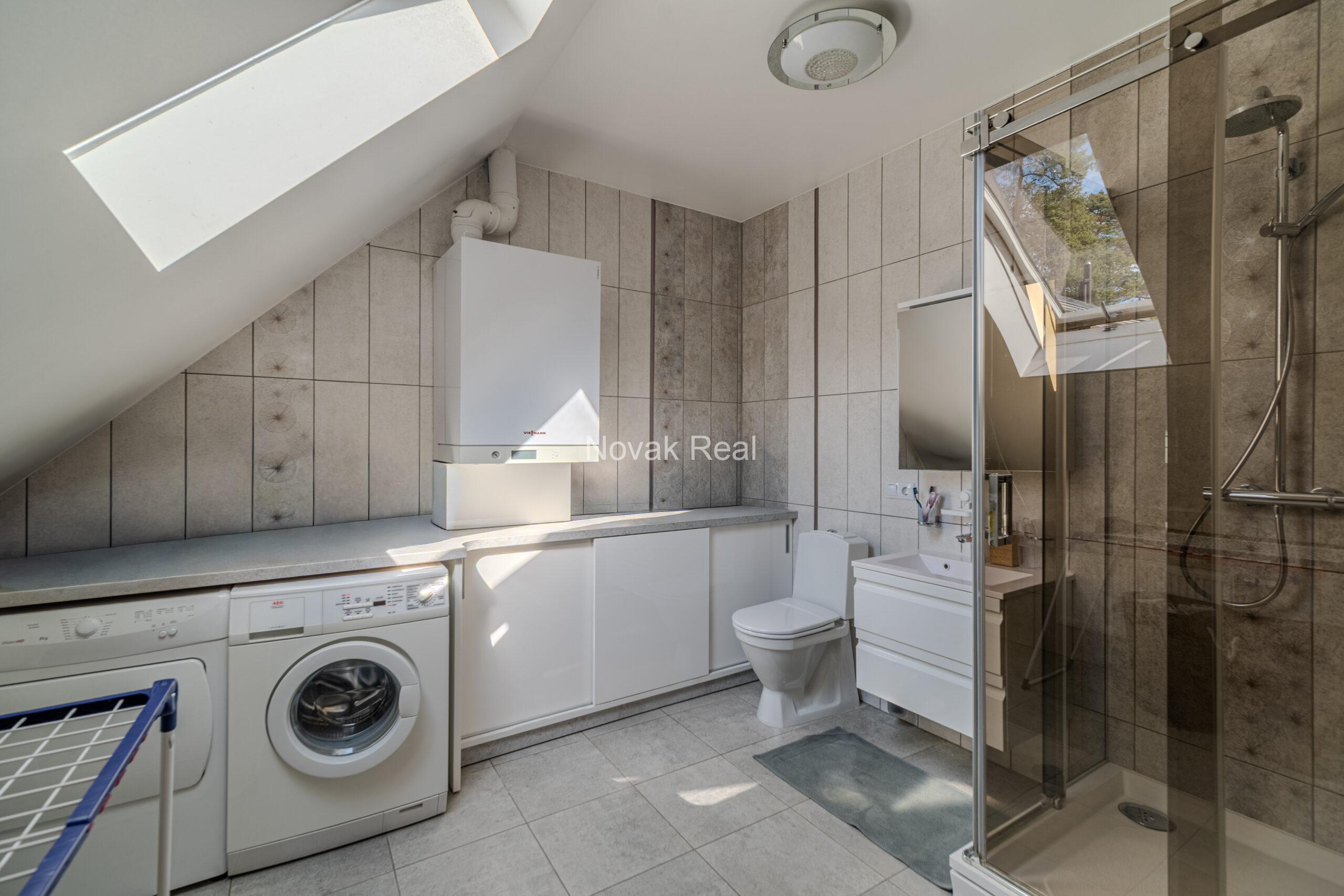 A cozy house with 4 bedrooms is for sale