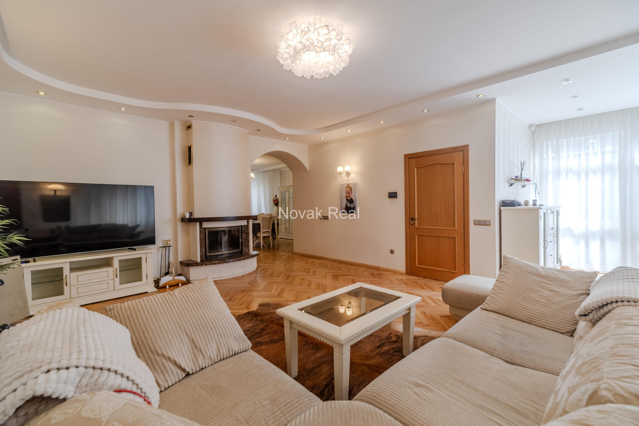 A cozy house with 4 bedrooms is for sale