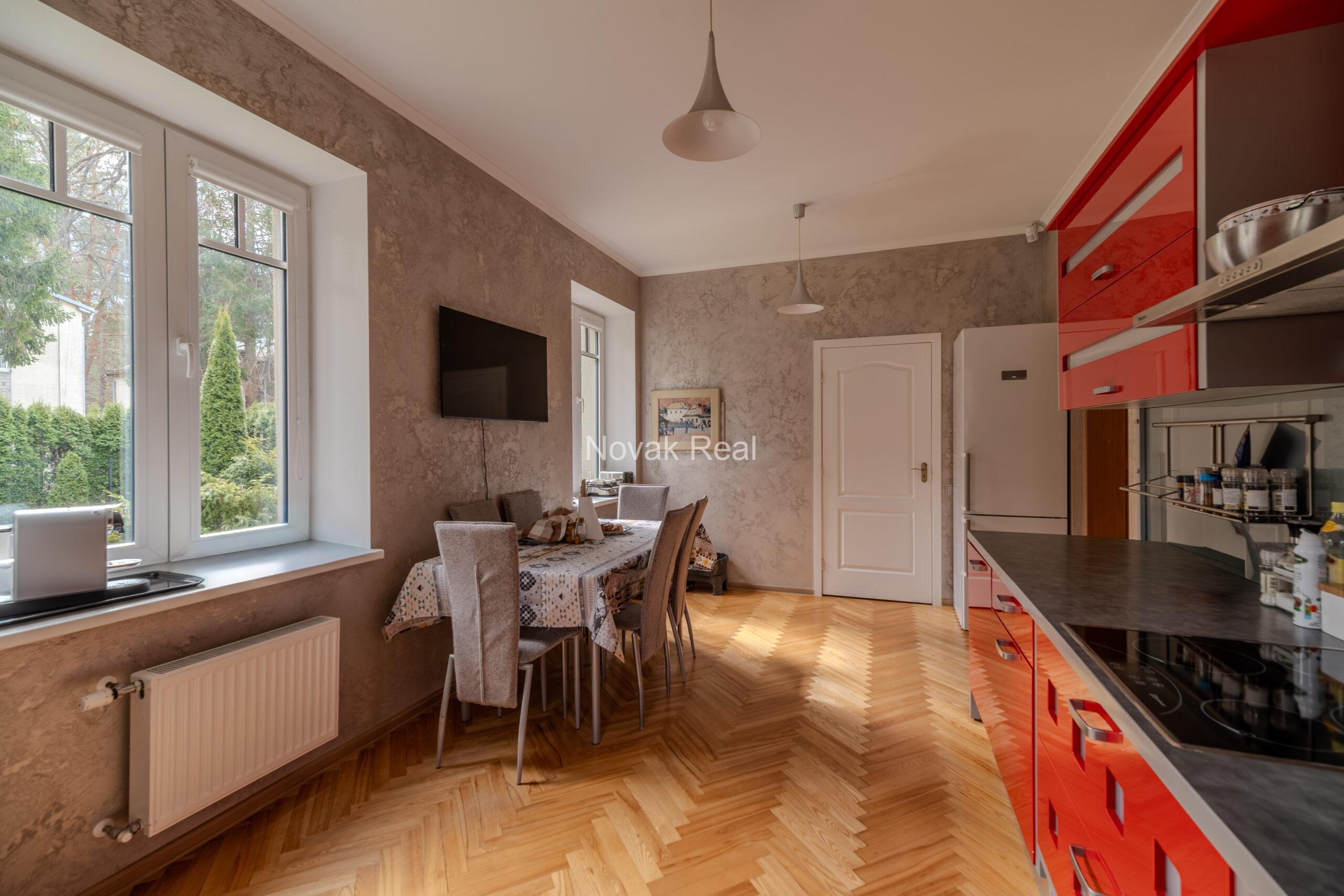 A cozy house with 4 bedrooms is for sale