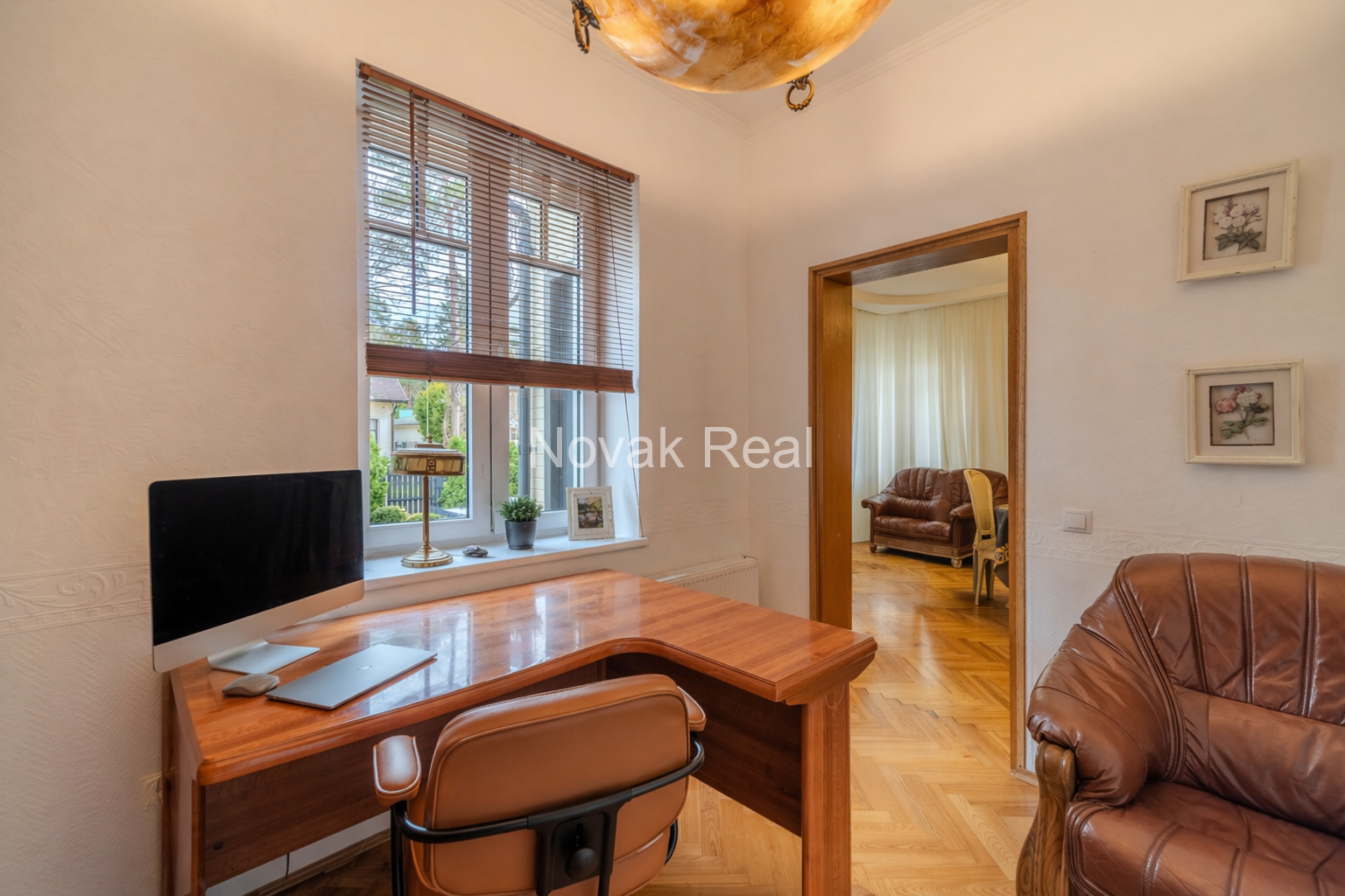 A cozy house with 4 bedrooms is for sale