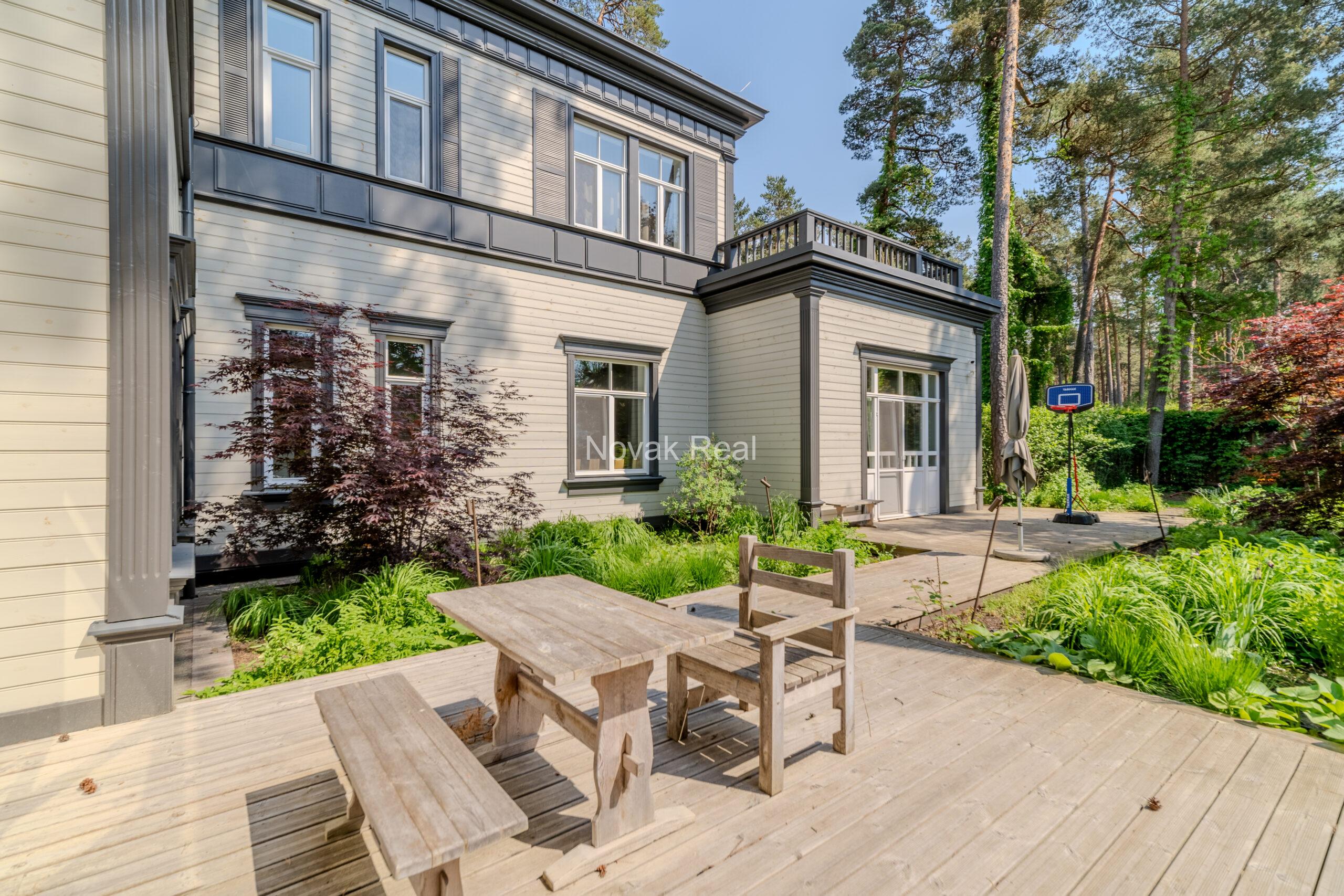 An elegant newly built villa is offered for sale in Jurmala, Lielupe, located near the sea and Ragakāpa Nature Park