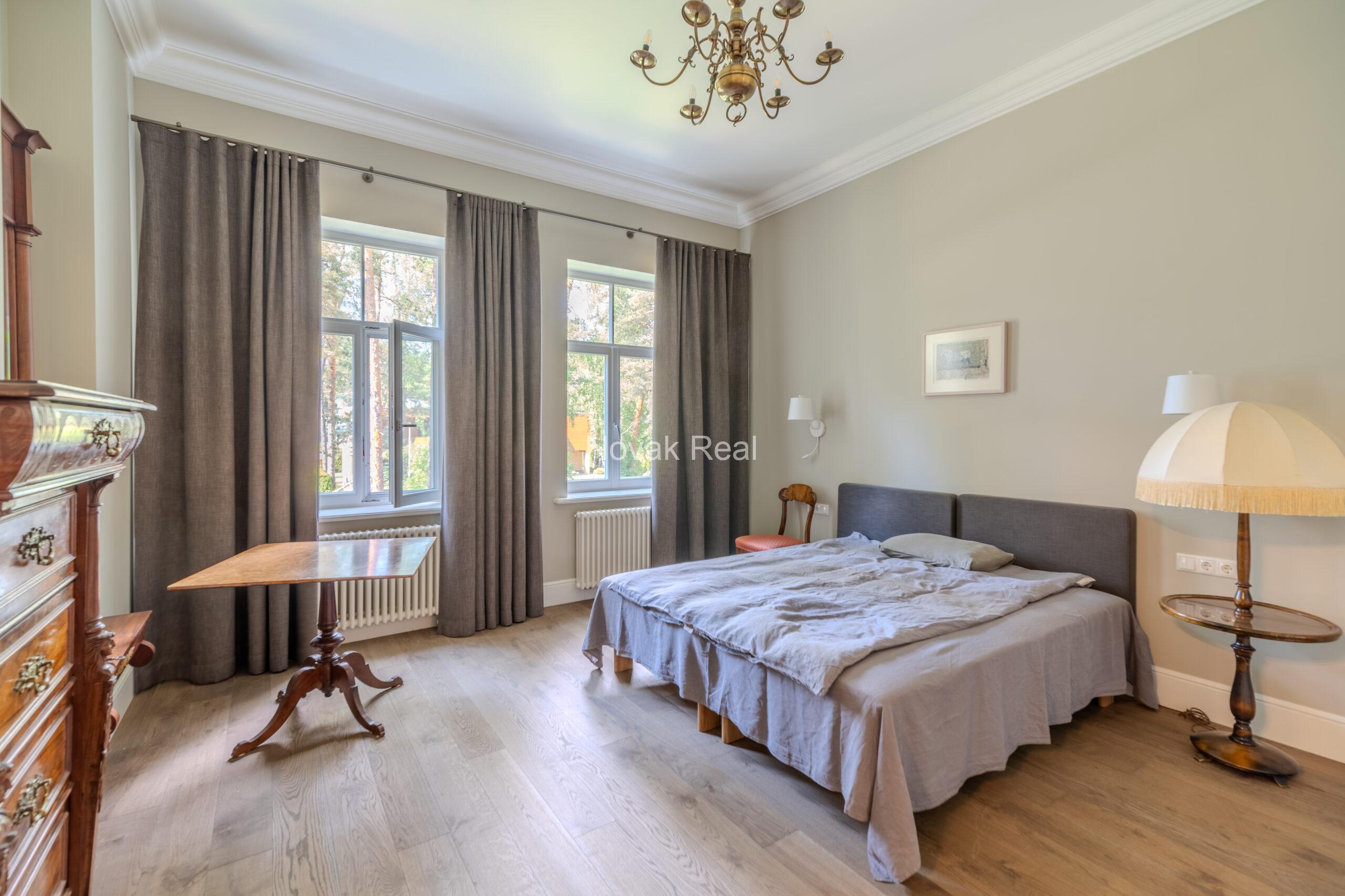 An elegant newly built villa is offered for sale in Jurmala, Lielupe, located near the sea and Ragakāpa Nature Park