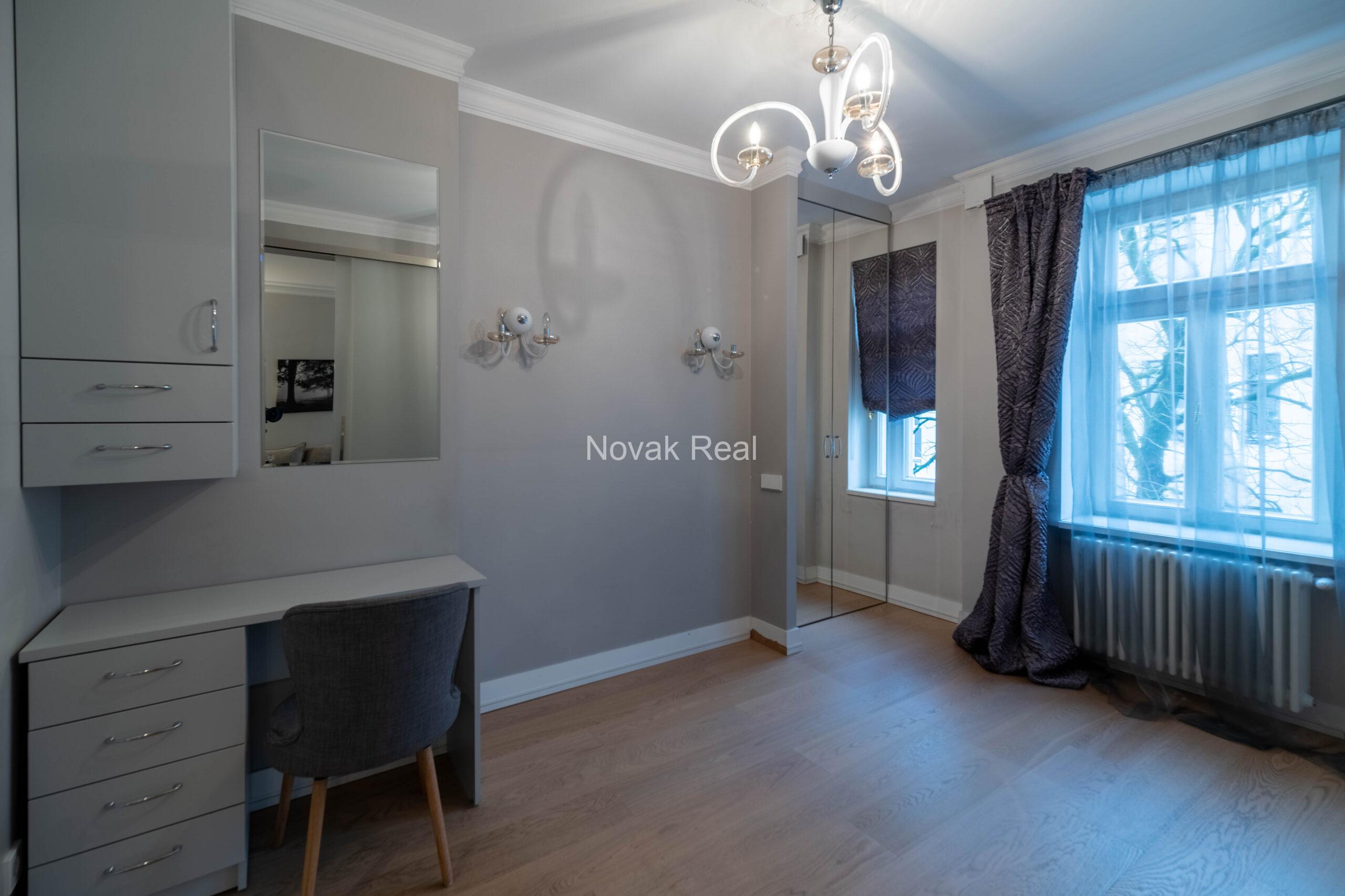 A bright and quiet apartment is offered for sale in the Quiet Centre