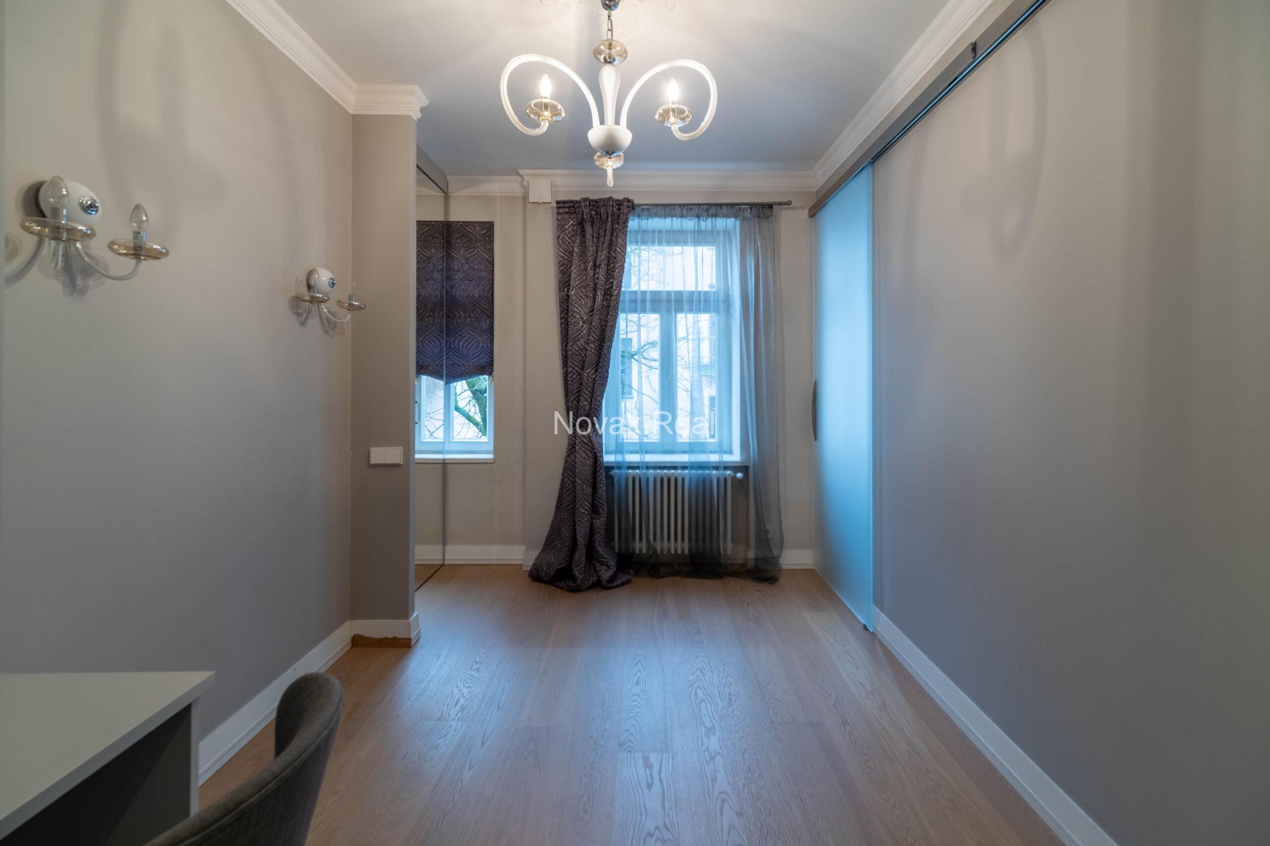 A bright and quiet apartment is offered for sale in the Quiet Centre