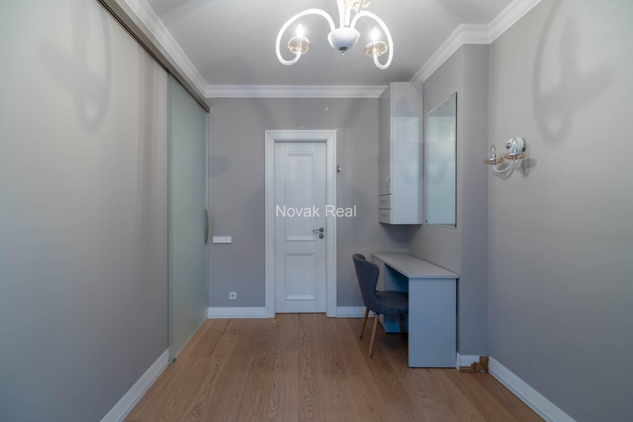 A bright and quiet apartment is offered for sale in the Quiet Centre
