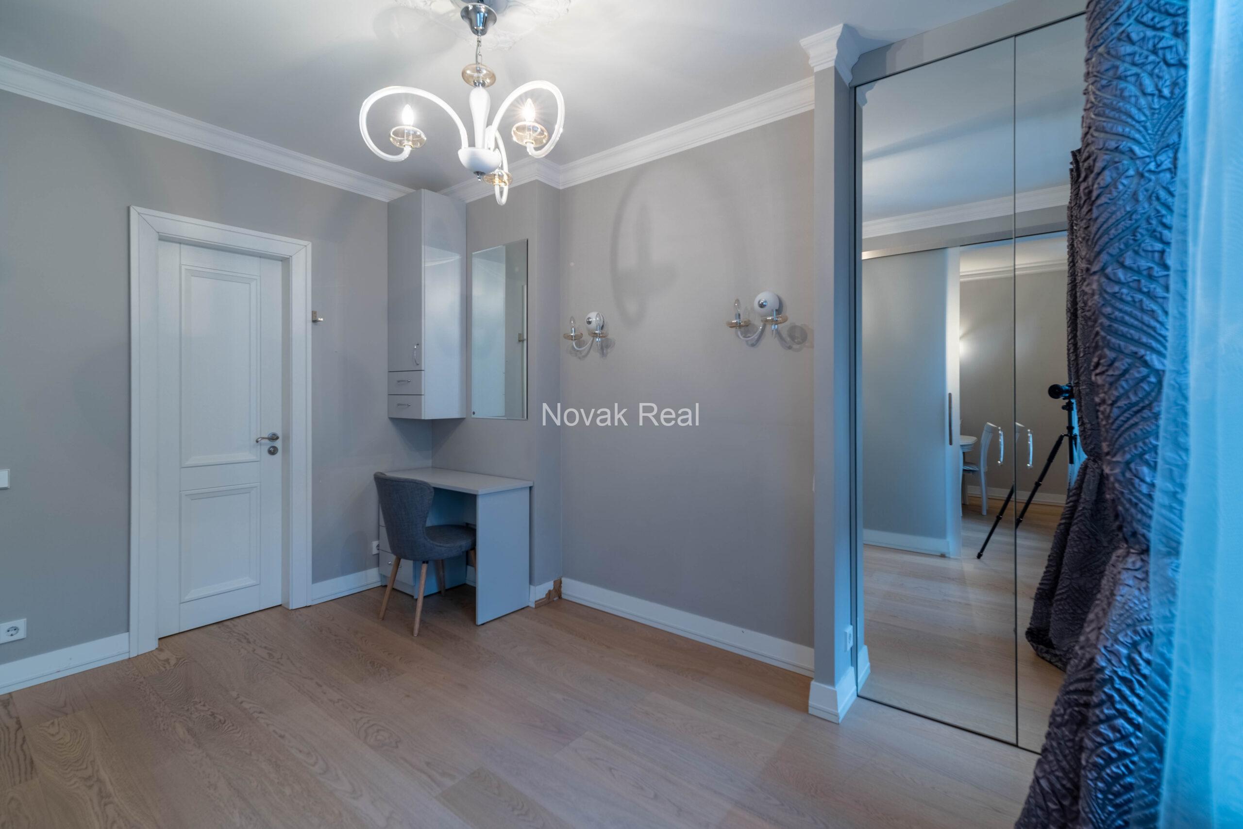 A bright and quiet apartment is offered for sale in the Quiet Centre