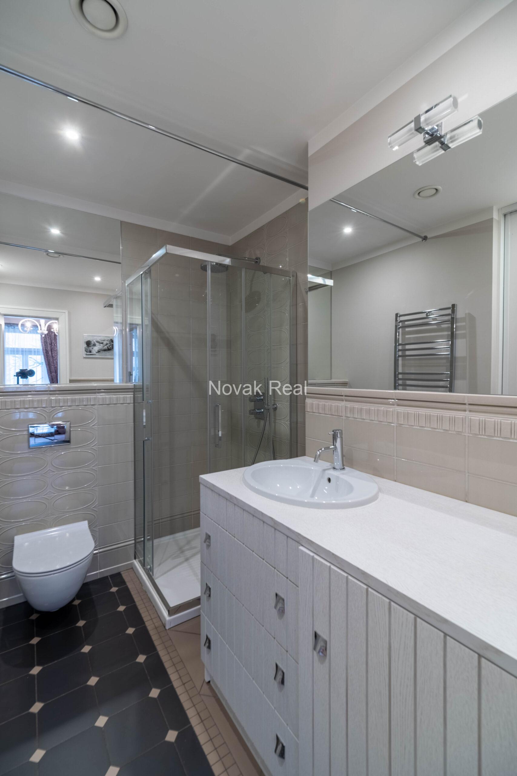 A bright and quiet apartment is offered for sale in the Quiet Centre
