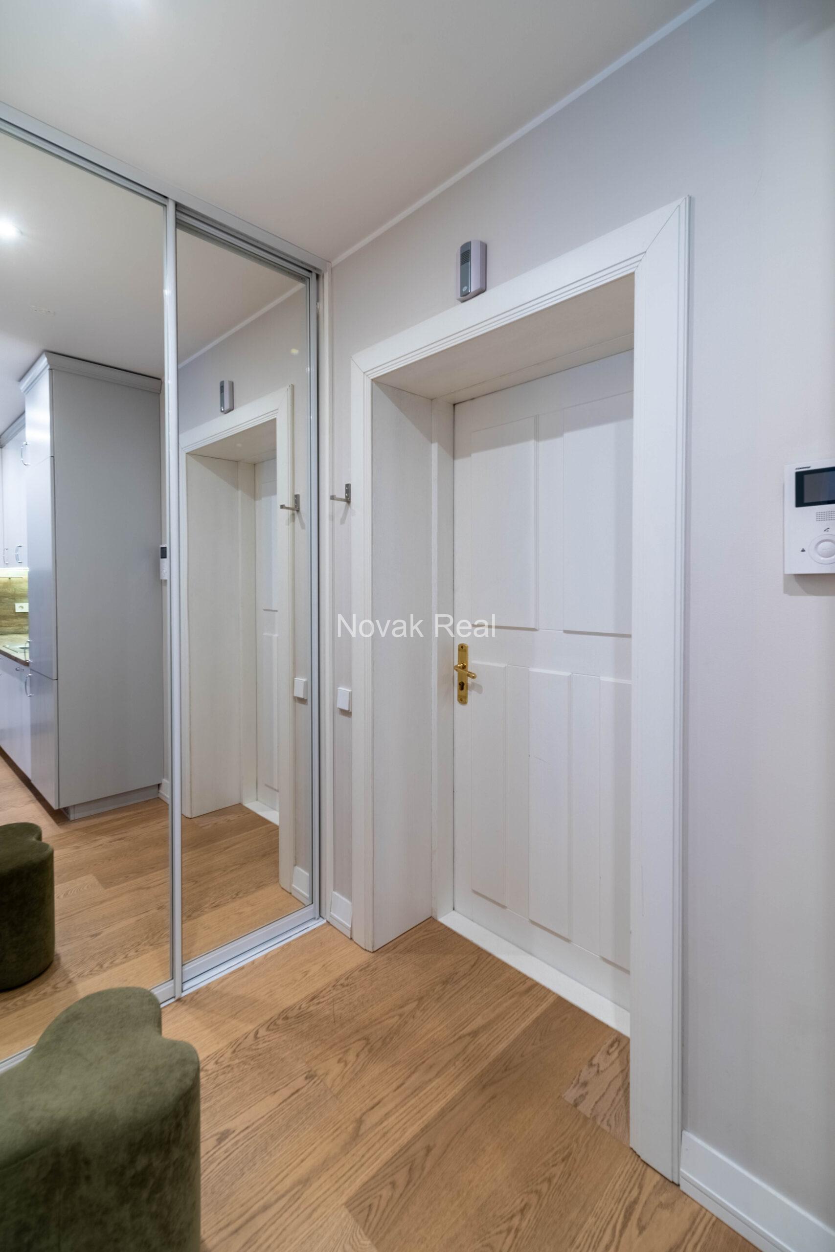 A bright and quiet apartment is offered for sale in the Quiet Centre