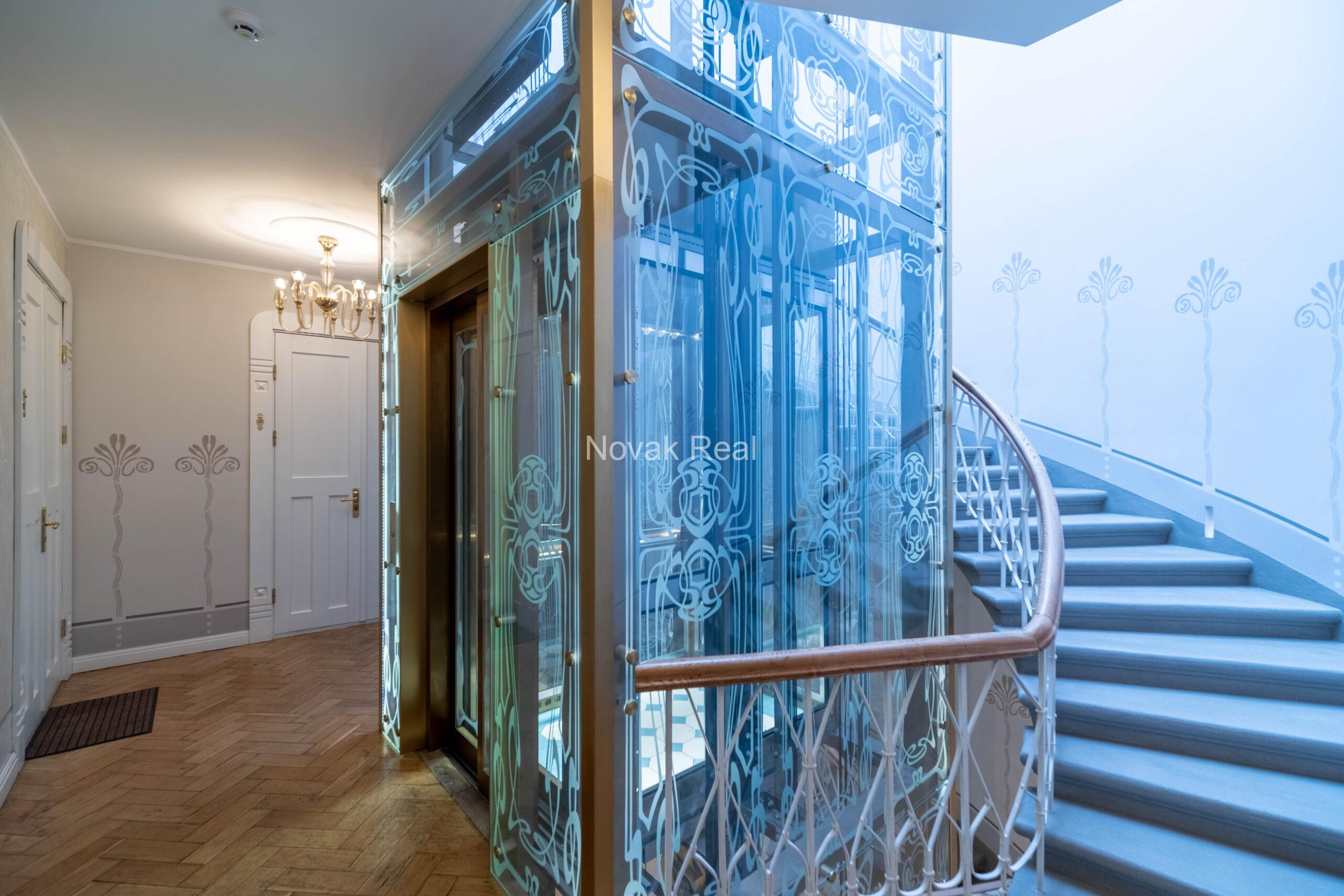 A bright and quiet apartment is offered for sale in the Quiet Centre