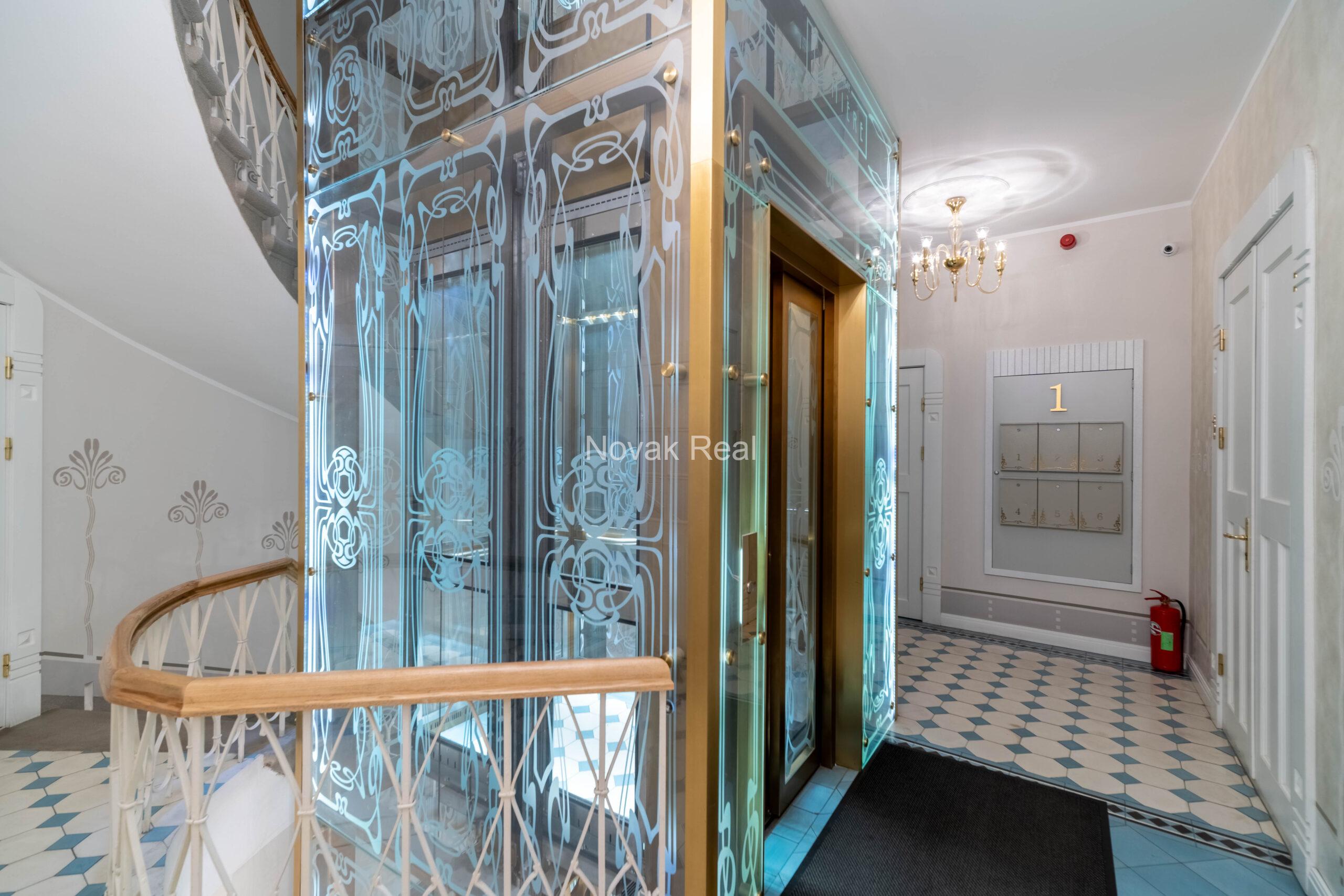 A bright and quiet apartment is offered for sale in the Quiet Centre