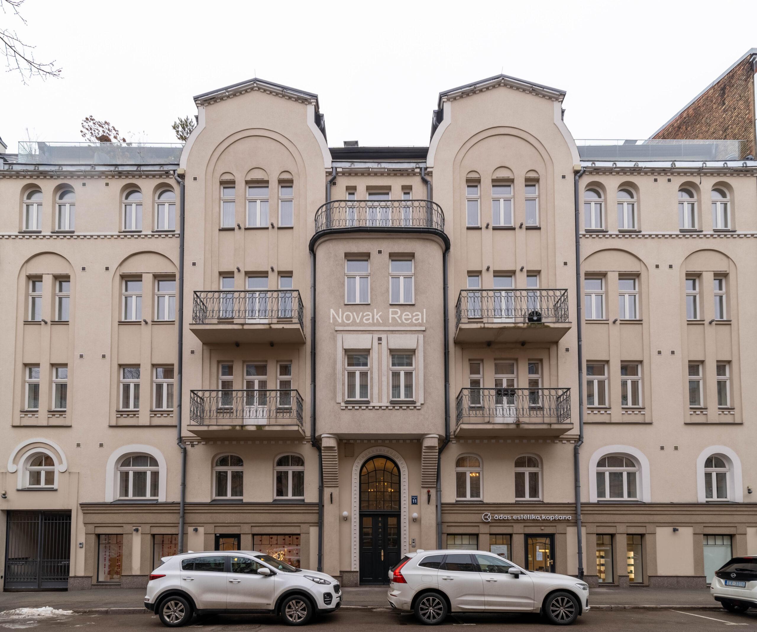 A bright and quiet apartment is offered for sale in the Quiet Centre