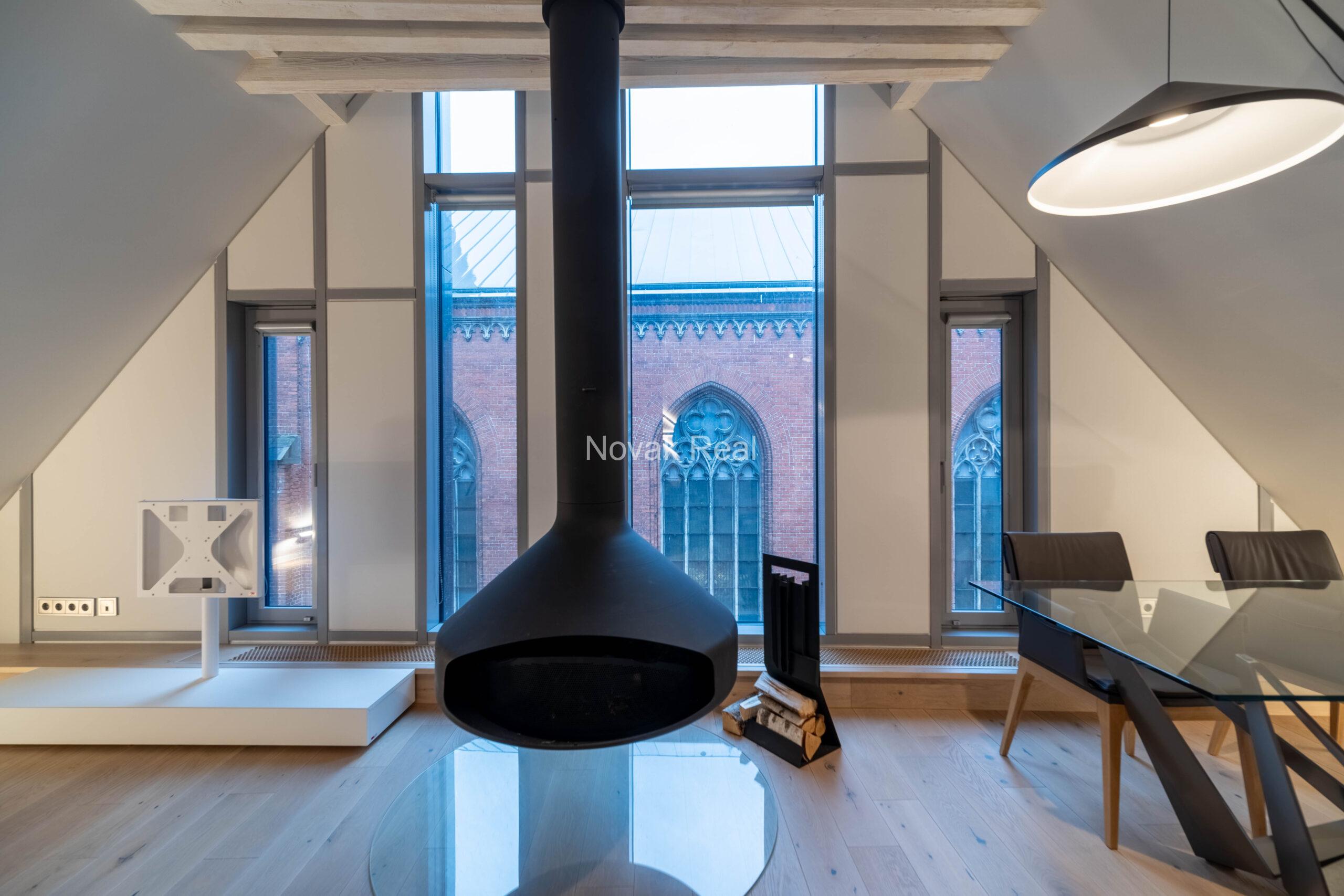 Luxury apartments are offered in the Old Town, located on the 4th floor of a newly renovated building