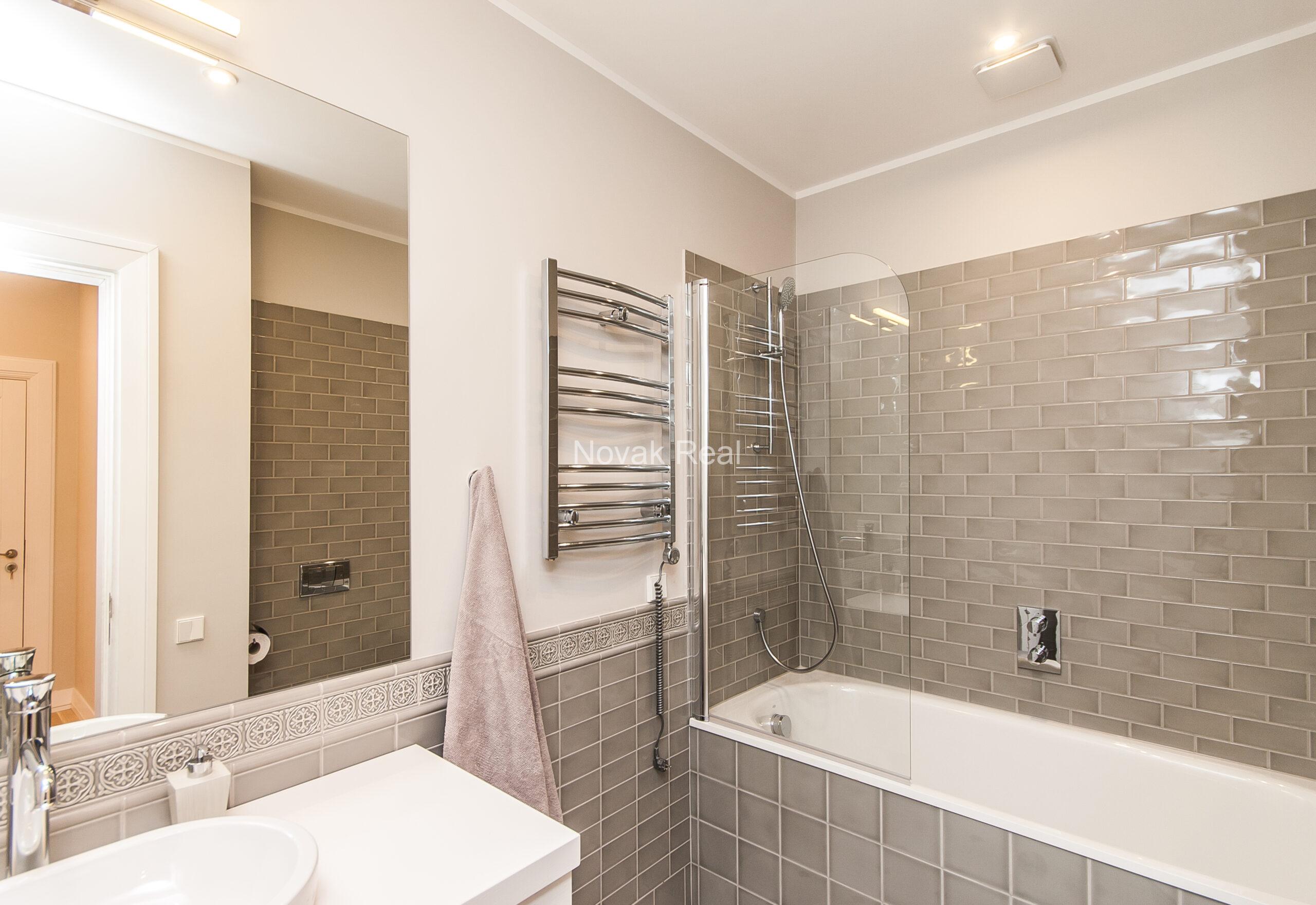A bright and quiet apartment is available for rent in the Quiet Centre