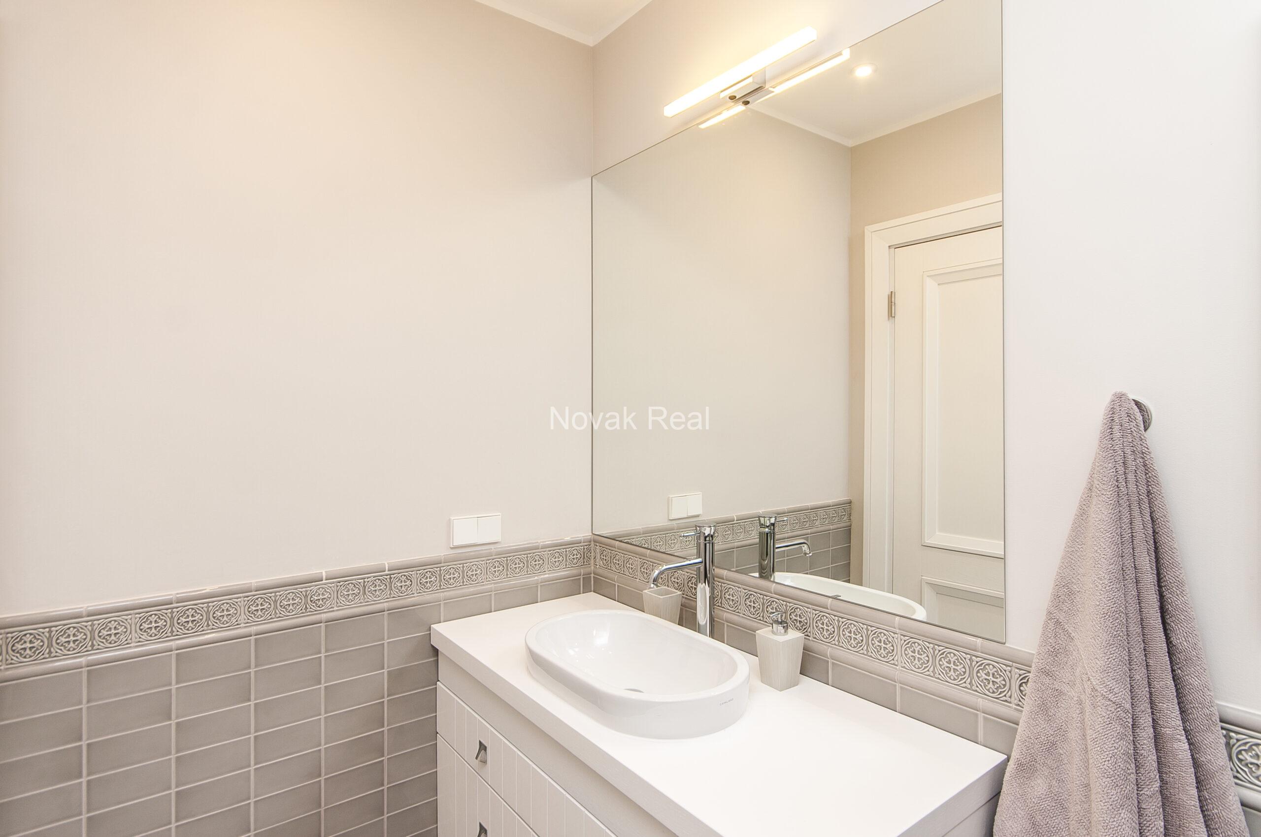 A bright and quiet apartment is available for rent in the Quiet Centre
