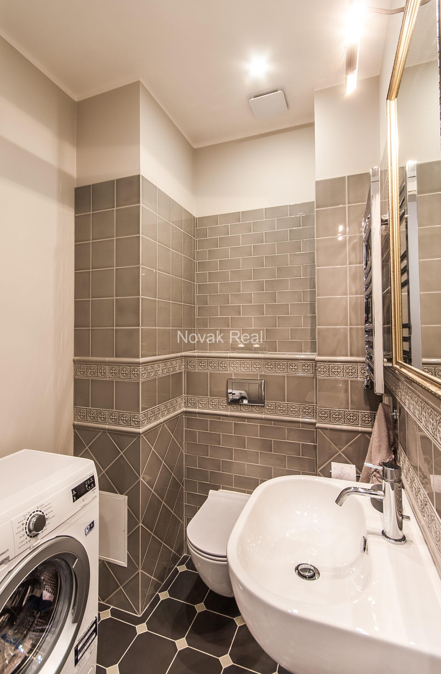 A bright and quiet apartment is available for rent in the Quiet Centre