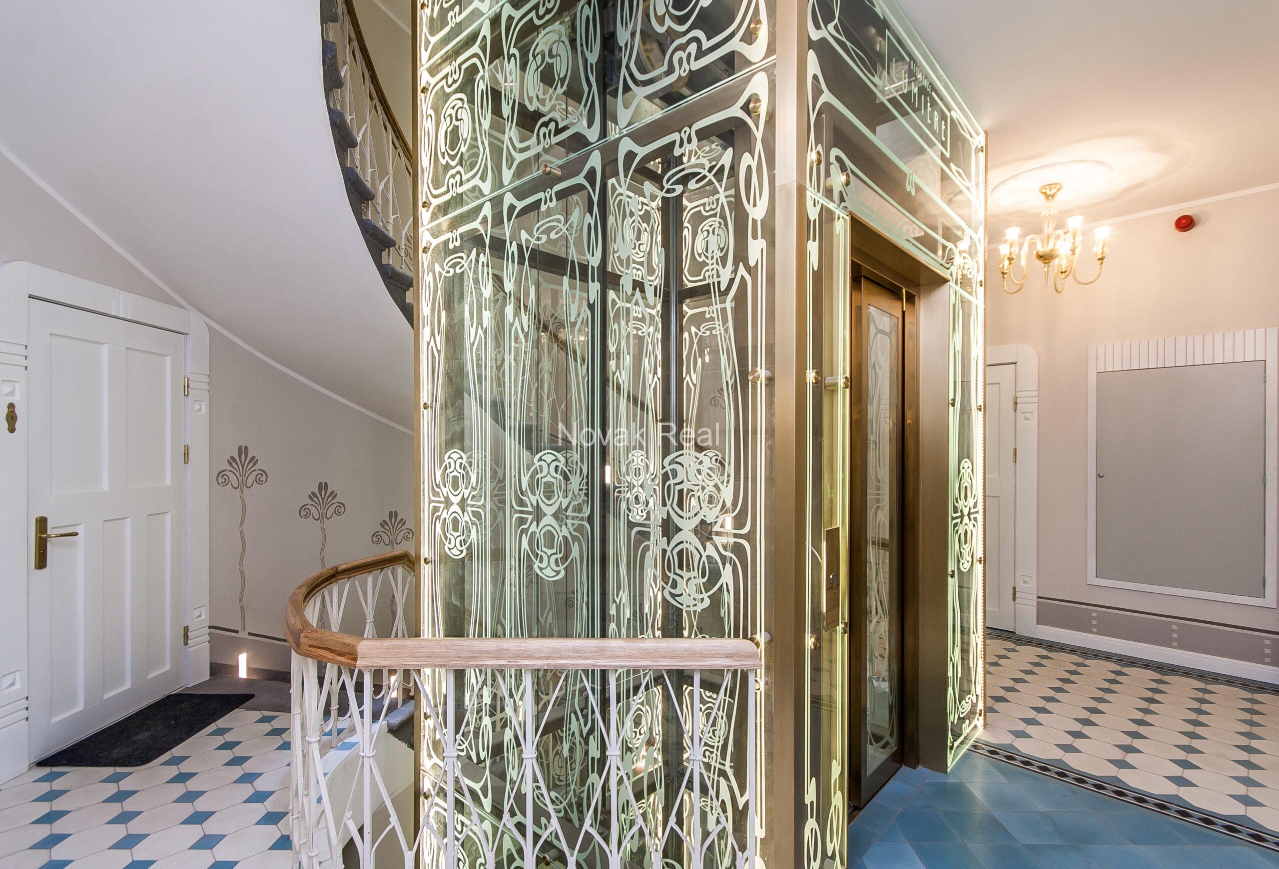 A bright and quiet apartment is available for rent in the Quiet Centre