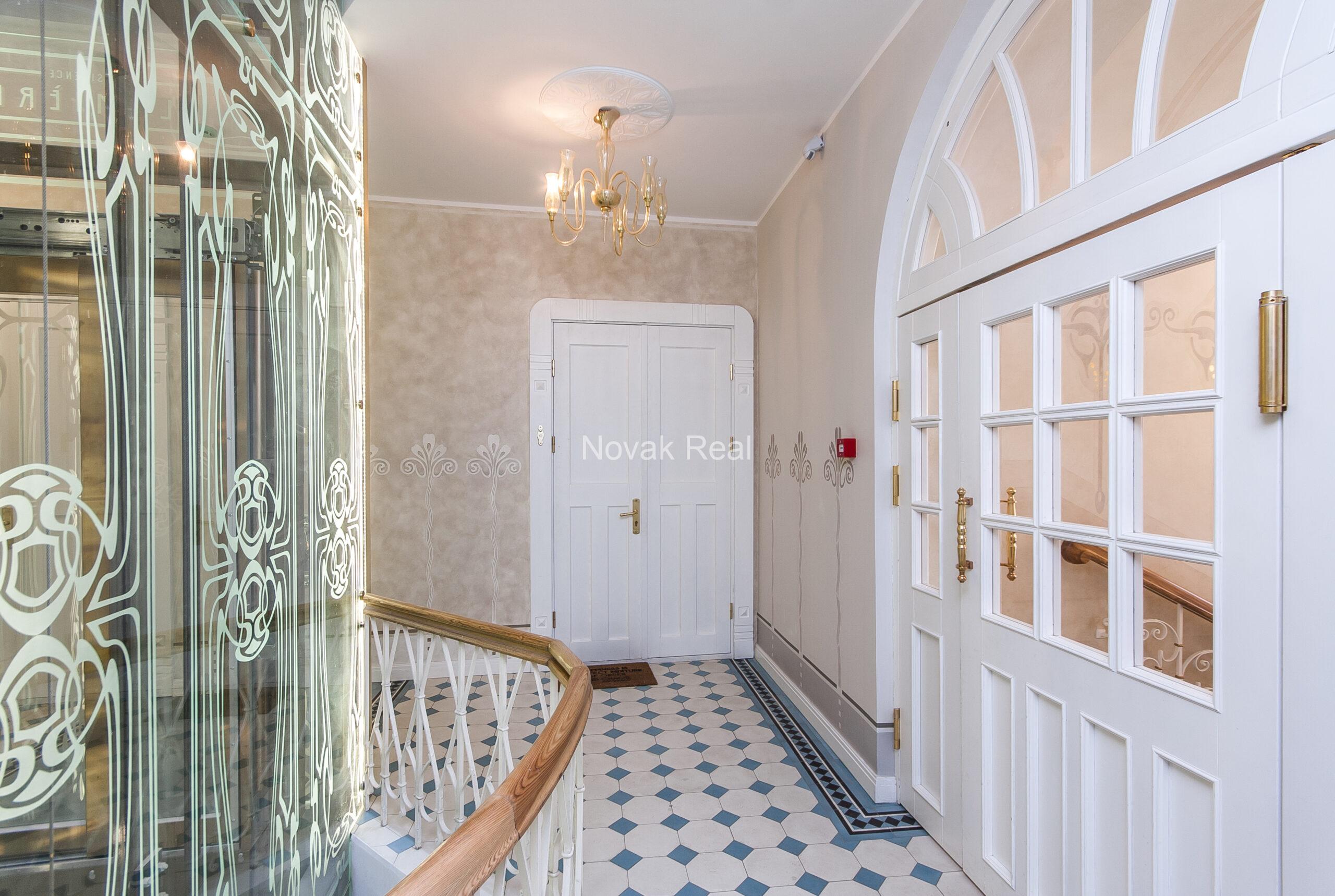 A bright and quiet apartment is available for rent in the Quiet Centre
