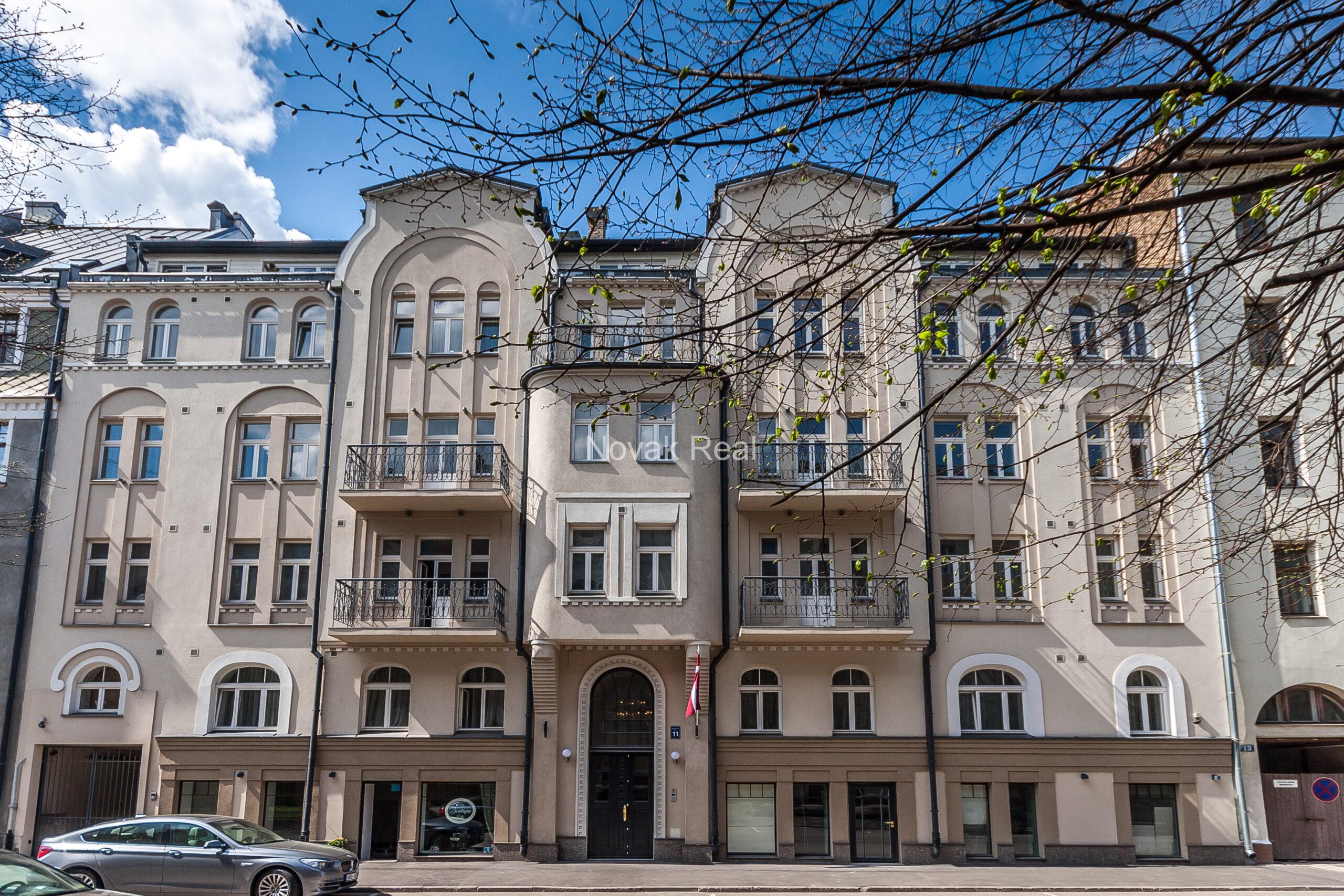Two-room apartment with a balcony on the facade in a prestigious embassy district