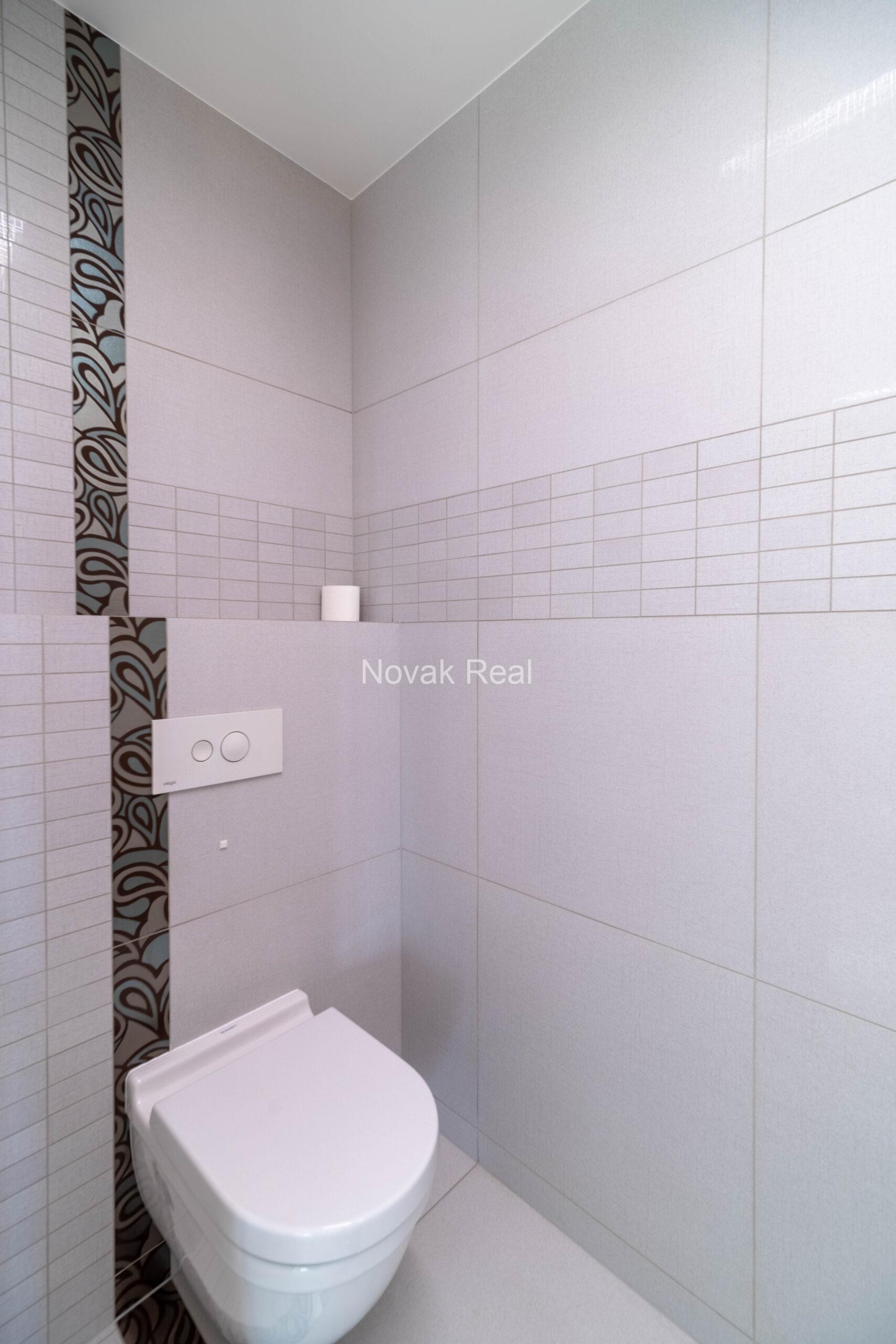 In the center of Riga, in the new modern project “Skanstes virsotnes” a designer sunny apartment is for rent