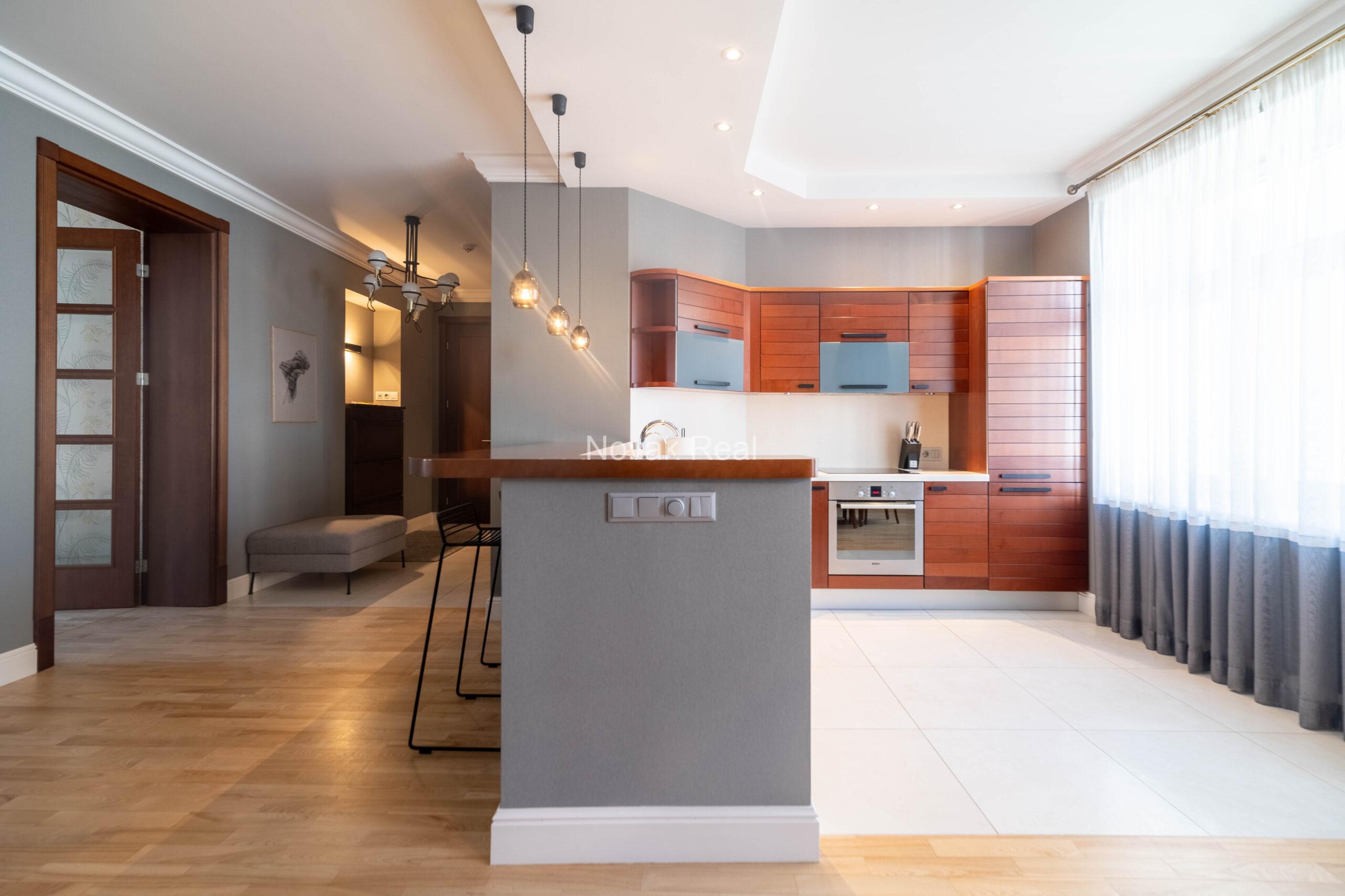 A sunny apartment for rent in the Quiet City Centre